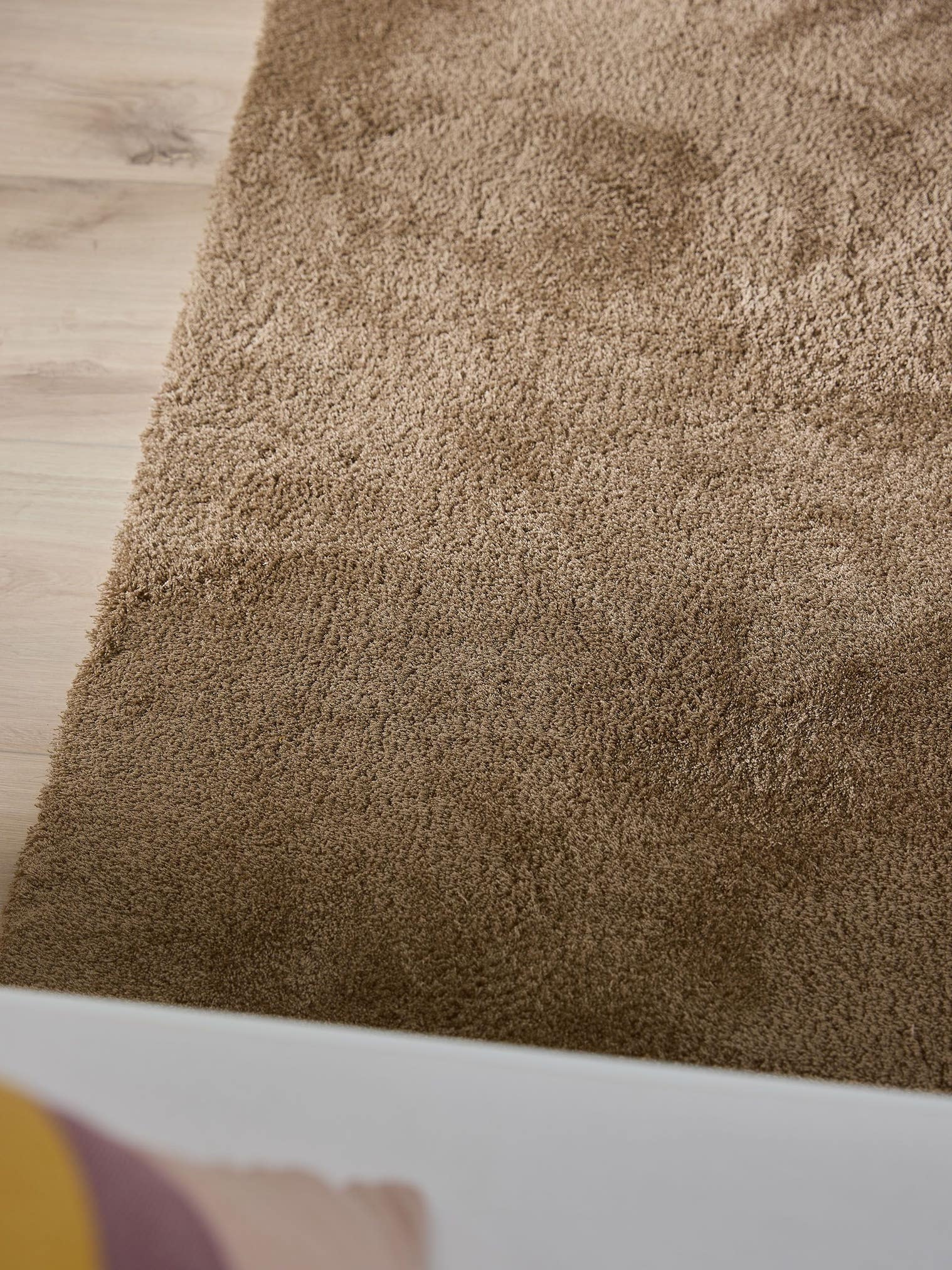Teppich aus 100% Polyester (Mikrofaser) in Beige mit 21 bis 30 mm hohem Flor von benuta Nest