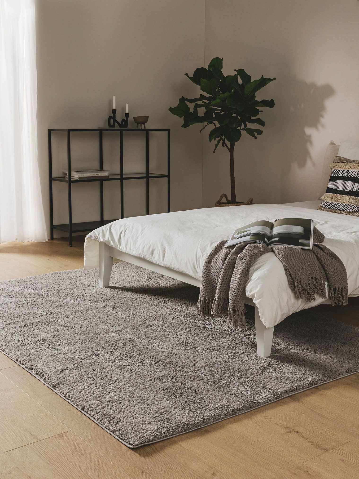 Tapis en 100% Polyester (Microfibres) en Gris avec une pile de 21 - 30 mm de hauteur de benuta Nest
