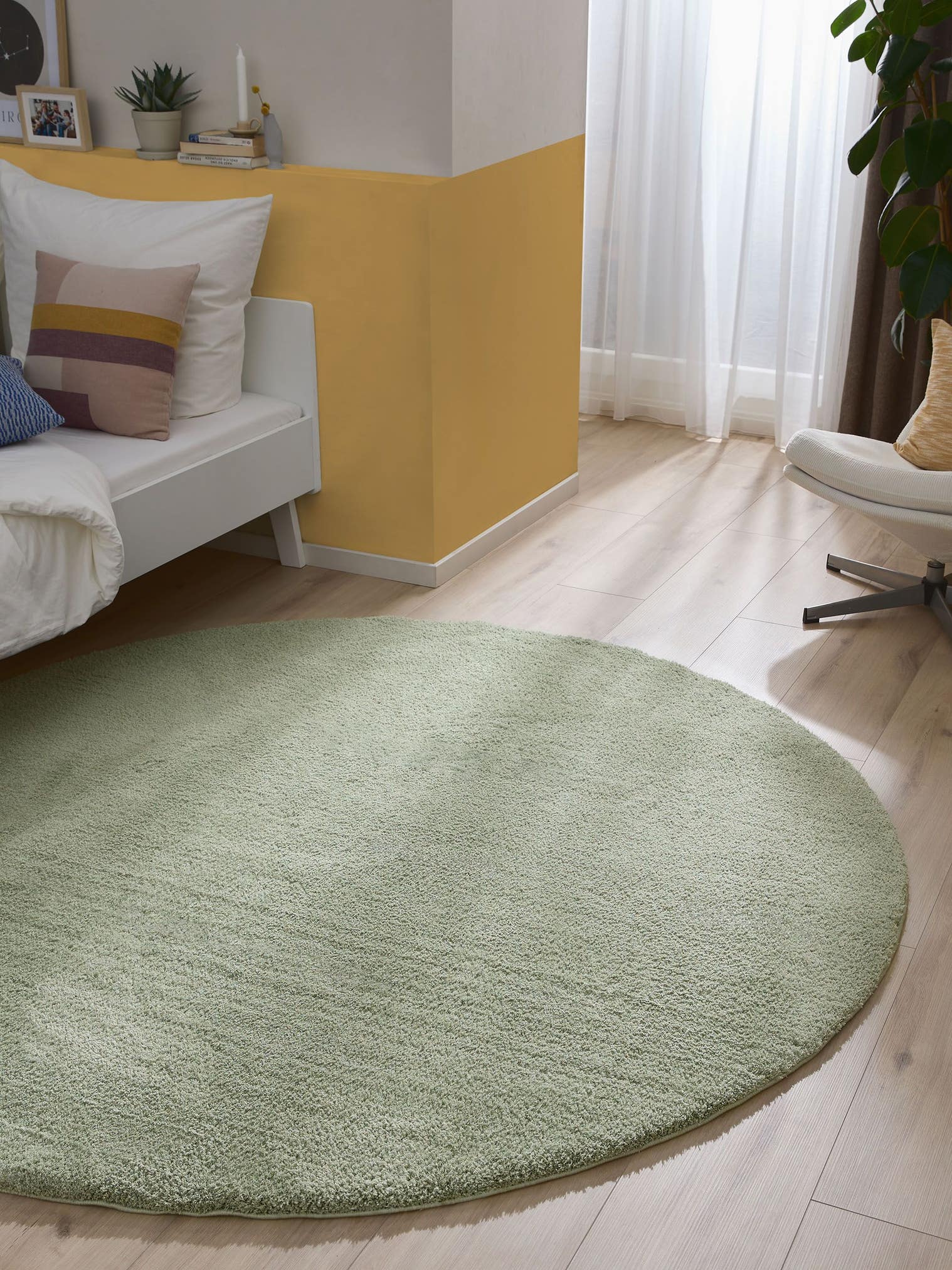 Matta av 100% Polyester (microfiber) i Grön med 21 - 30 mm hög lugg från benuta Nest