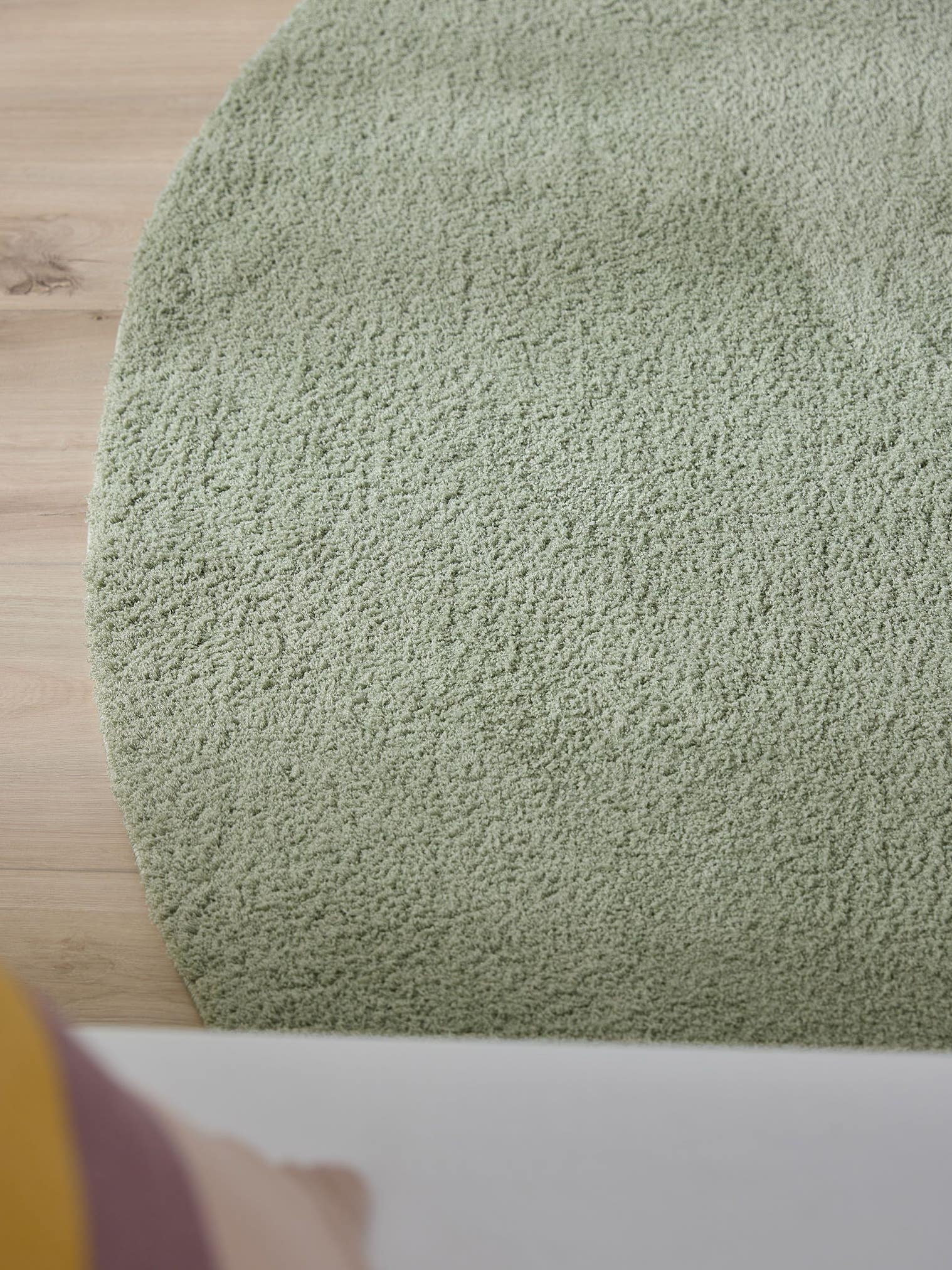 Matta av 100% Polyester (microfiber) i Grön med 21 - 30 mm hög lugg från benuta Nest