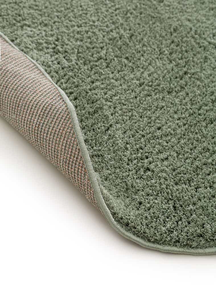 Rug made of 100% Polyester (Microfiber) in Green with a 21 - 30 mm high pile by benuta Nest