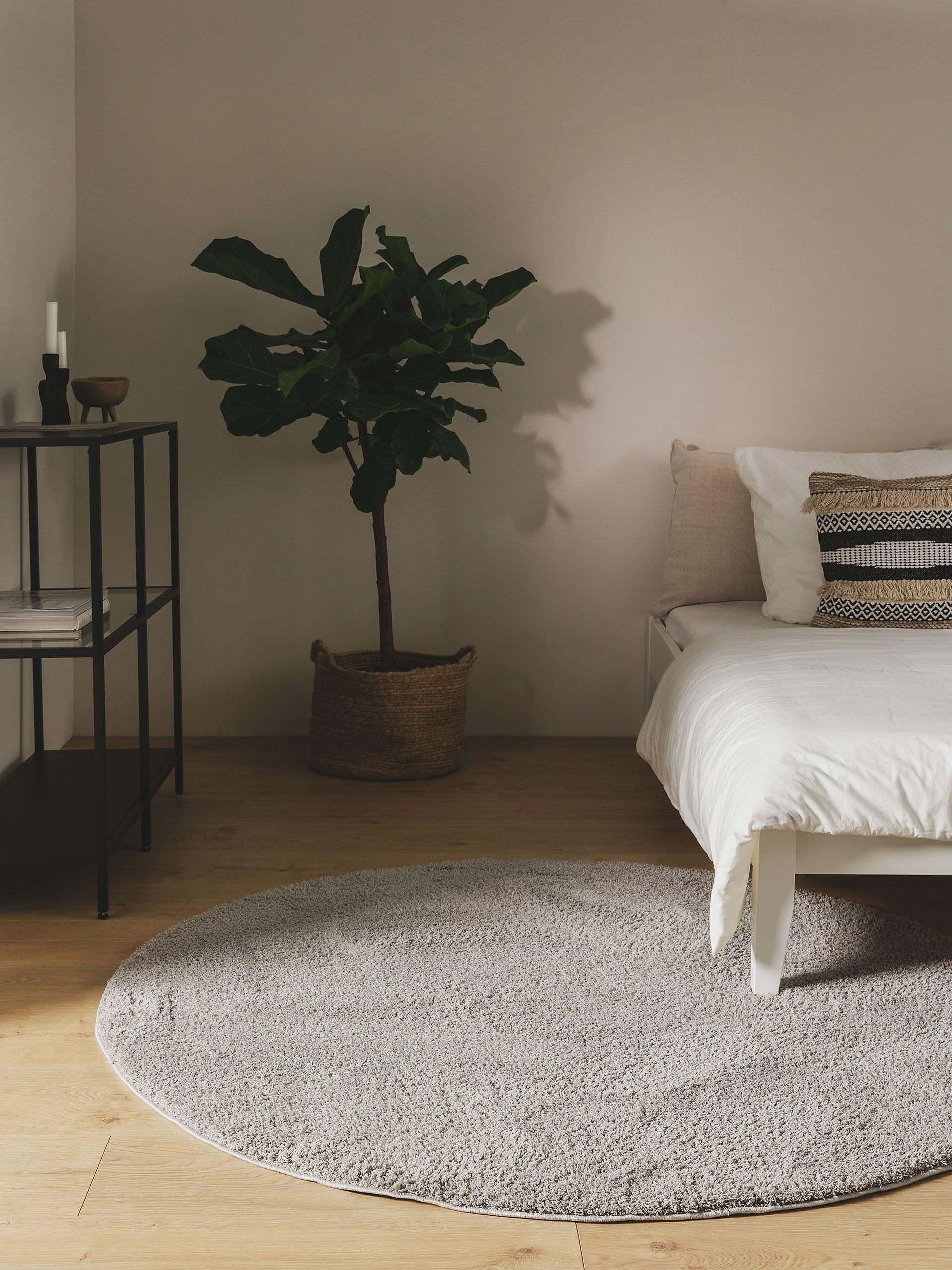 Rug made of 100% Polyester (Microfiber) in Grey with a 21 - 30 mm high pile by benuta Nest