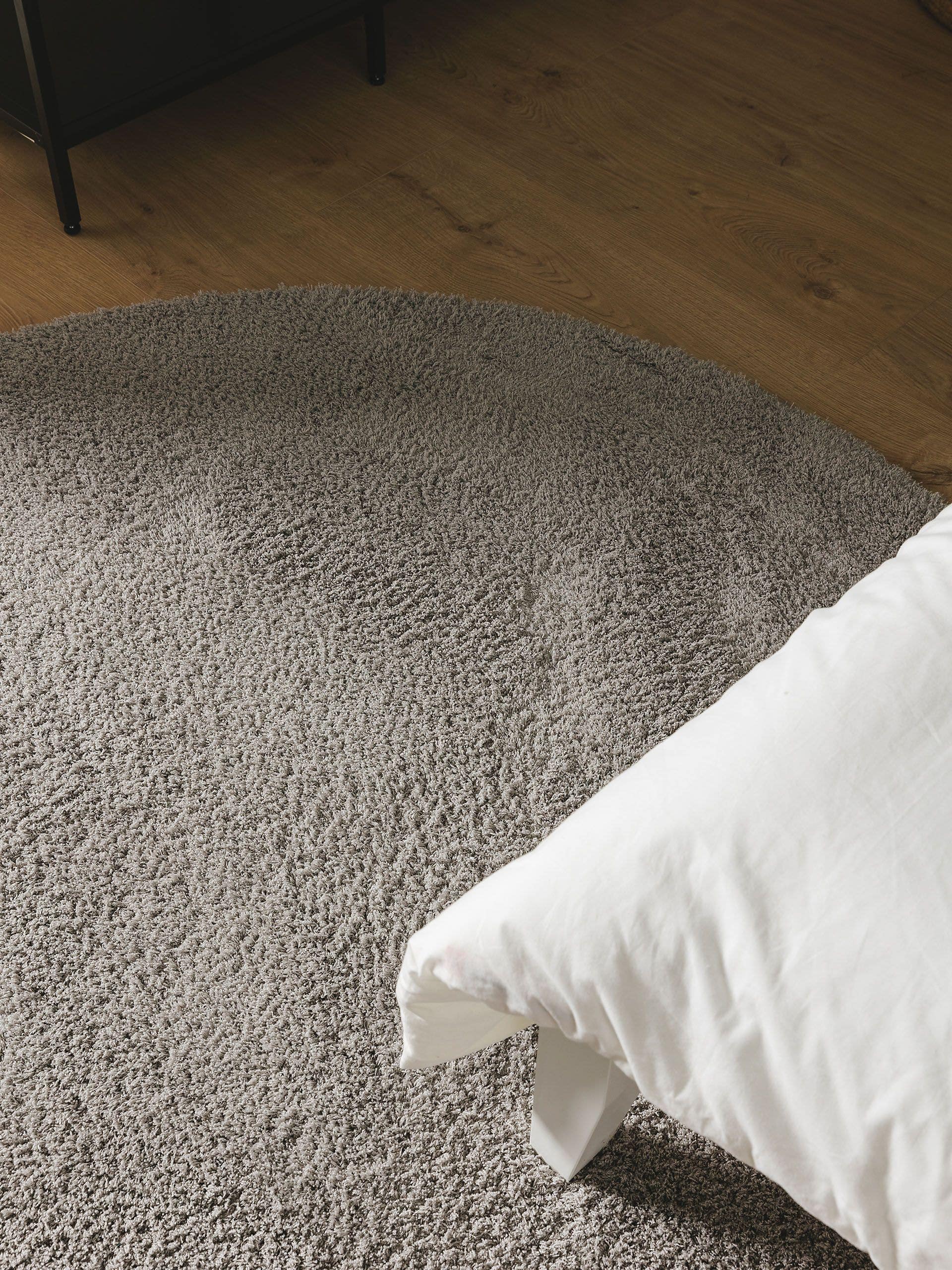 Rug made of 100% Polyester (Microfiber) in Grey with a 21 - 30 mm high pile by benuta Nest