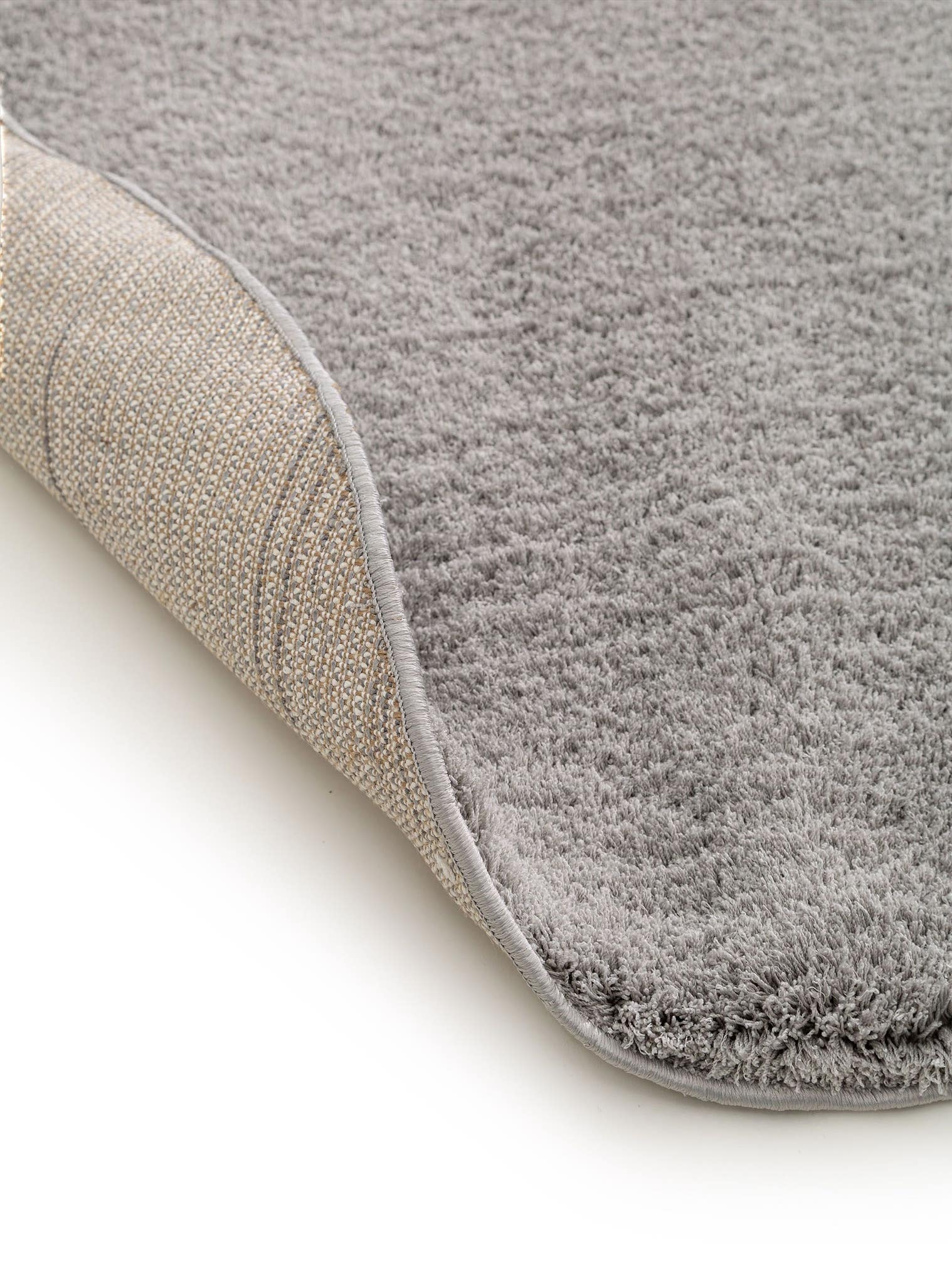 Tappeto di 100% Poliestere (Microfibra) in Grigio con pelo alto 21 - 30 mm da benuta Nest