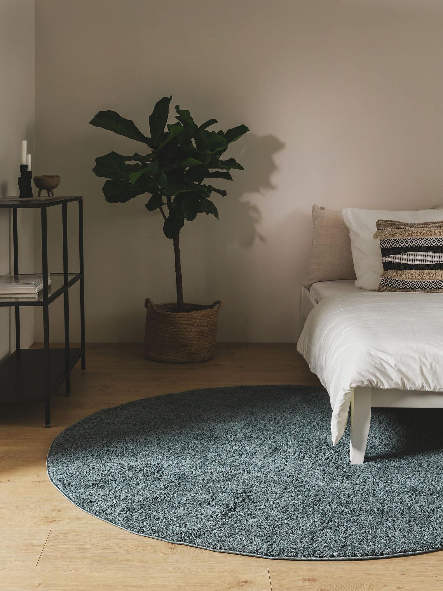 Teppich aus 100% Polyester (Mikrofaser) in Türkis mit 21 bis 30 mm hohem Flor von benuta Nest