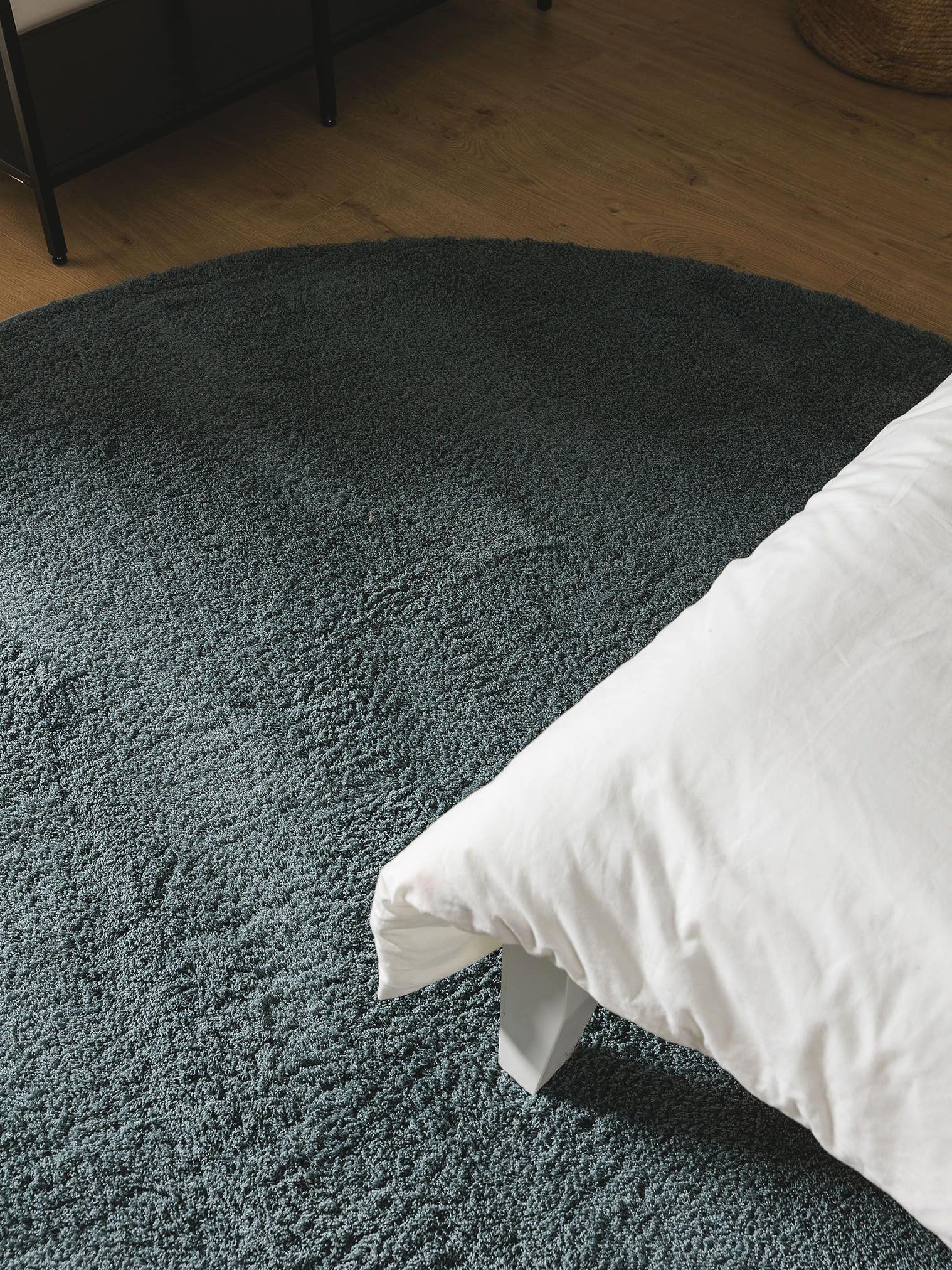 Teppich aus 100% Polyester (Mikrofaser) in Türkis mit 21 bis 30 mm hohem Flor von benuta Nest