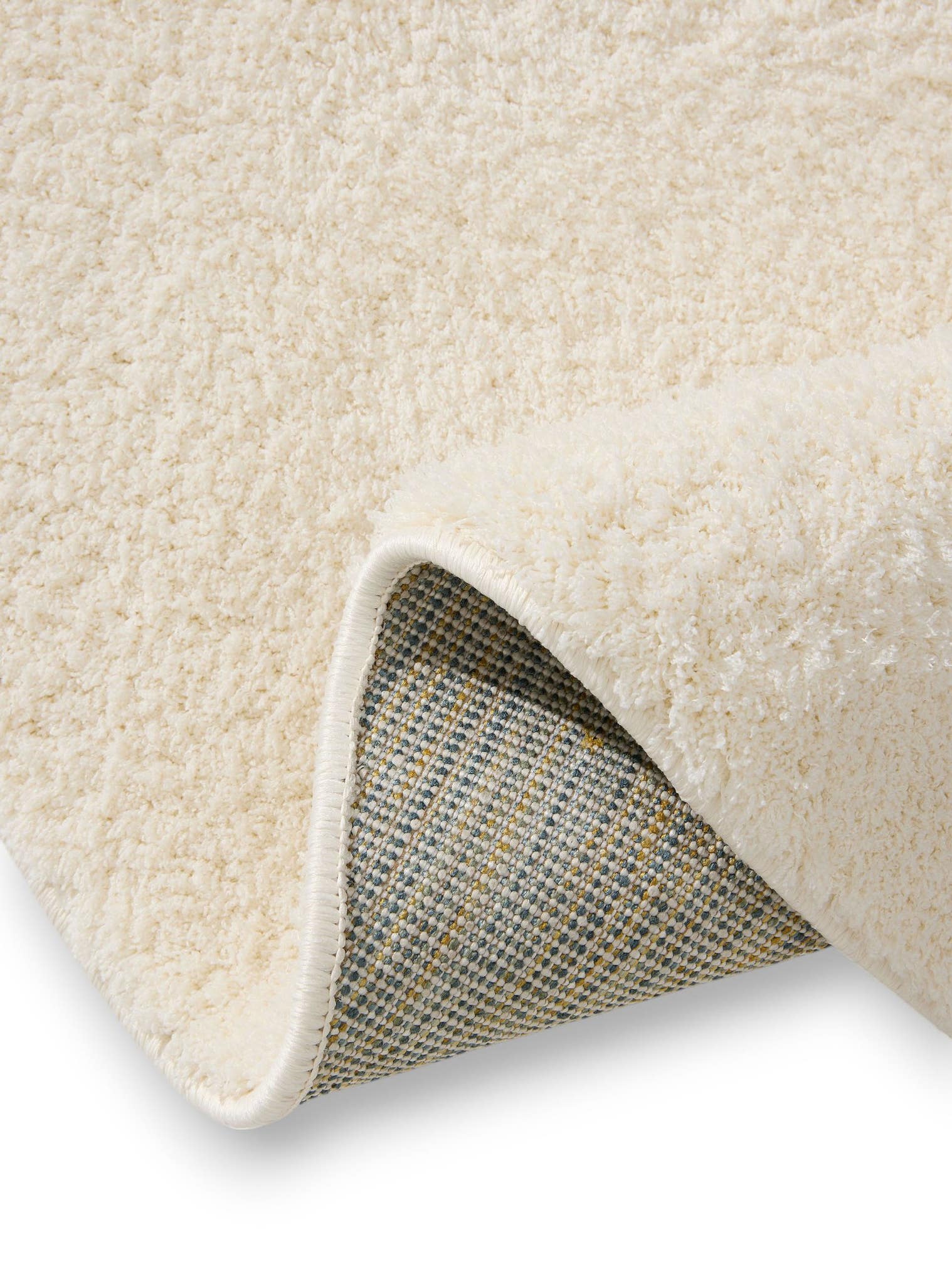 Tapijt van 100% Polyester (microfiber) in Wit met een 21 - 30 mm hoge pool van benuta Nest