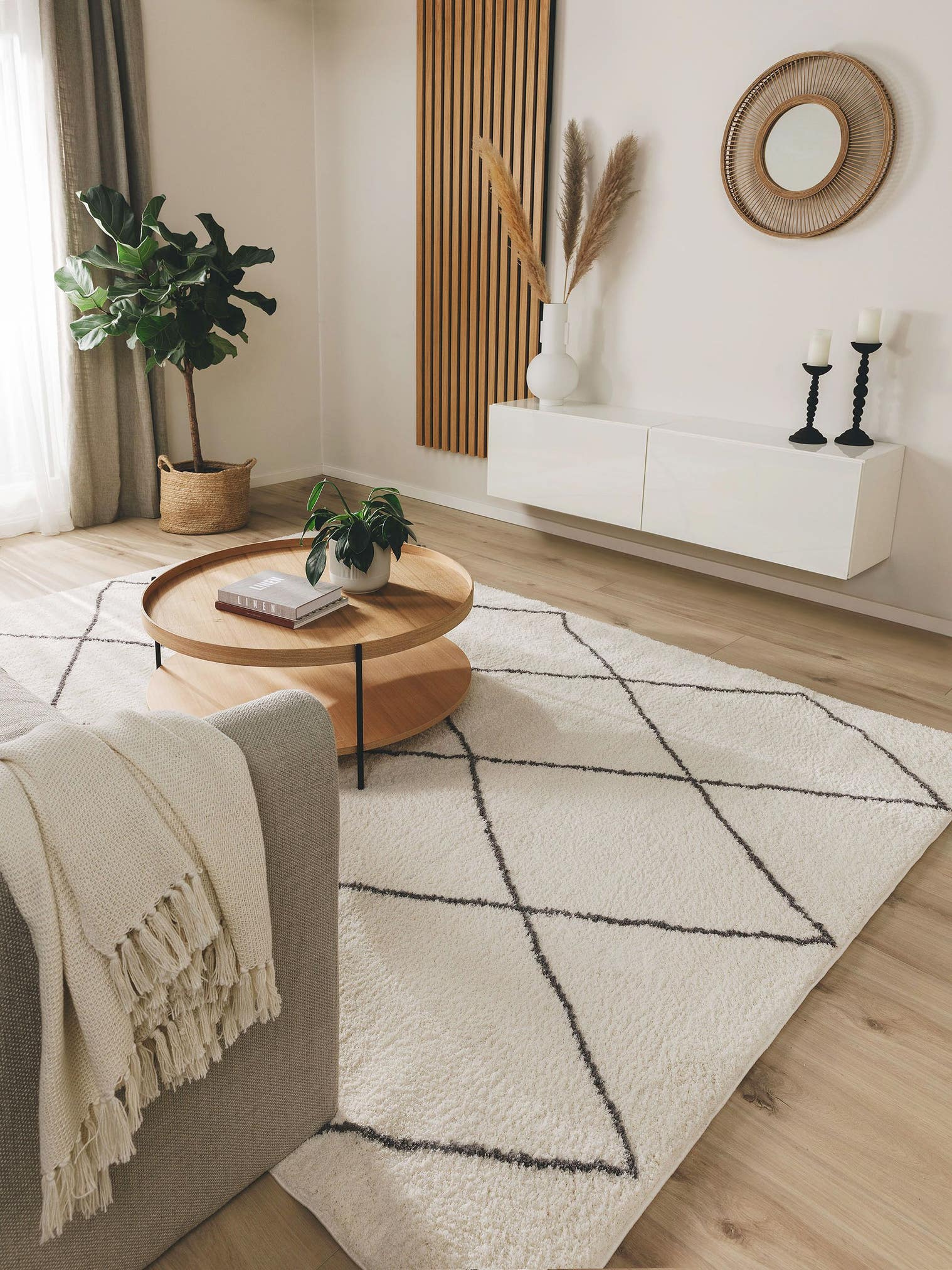 Teppich aus 100% Polyester (Mikrofaser) in Beige mit 21 bis 30 mm hohem Flor von benuta Nest