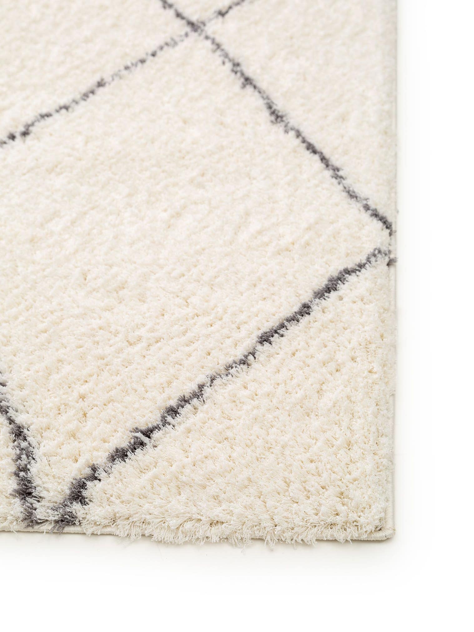 Teppich aus 100% Polyester (Mikrofaser) in Beige mit 21 bis 30 mm hohem Flor von benuta Nest