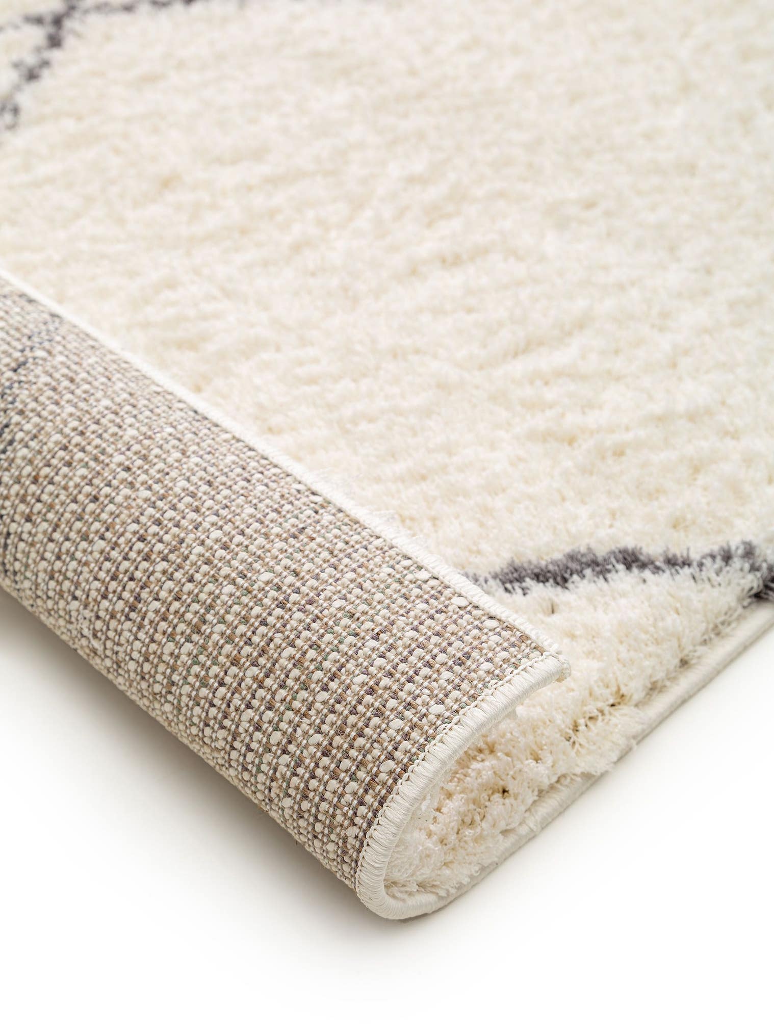 Teppich aus 100% Polyester (Mikrofaser) in Beige mit 21 bis 30 mm hohem Flor von benuta Nest