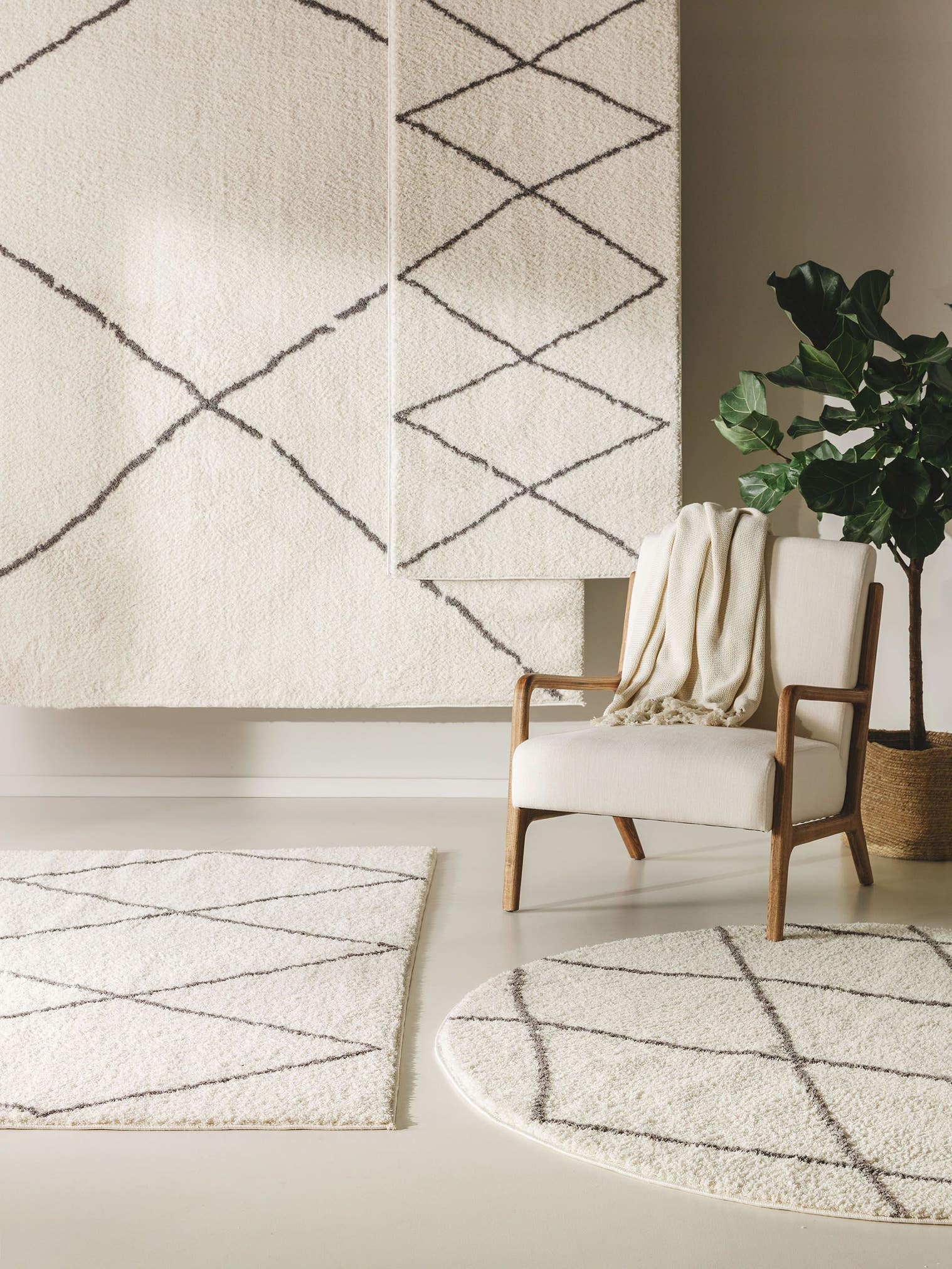 Teppich aus 100% Polyester (Mikrofaser) in Beige mit 21 bis 30 mm hohem Flor von benuta Nest