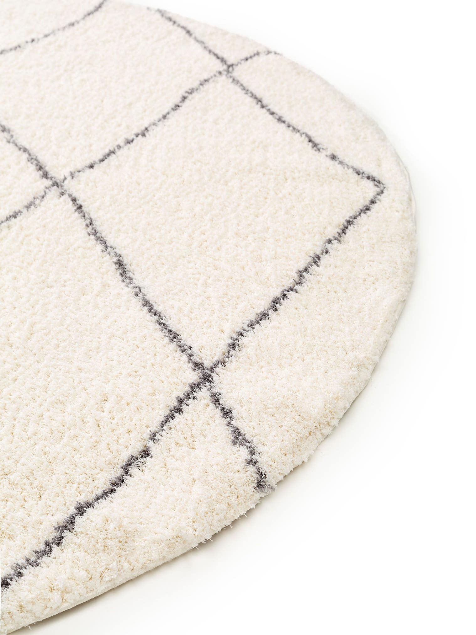 Teppich aus 100% Polyester (Mikrofaser) in Beige mit 21 bis 30 mm hohem Flor von benuta Nest