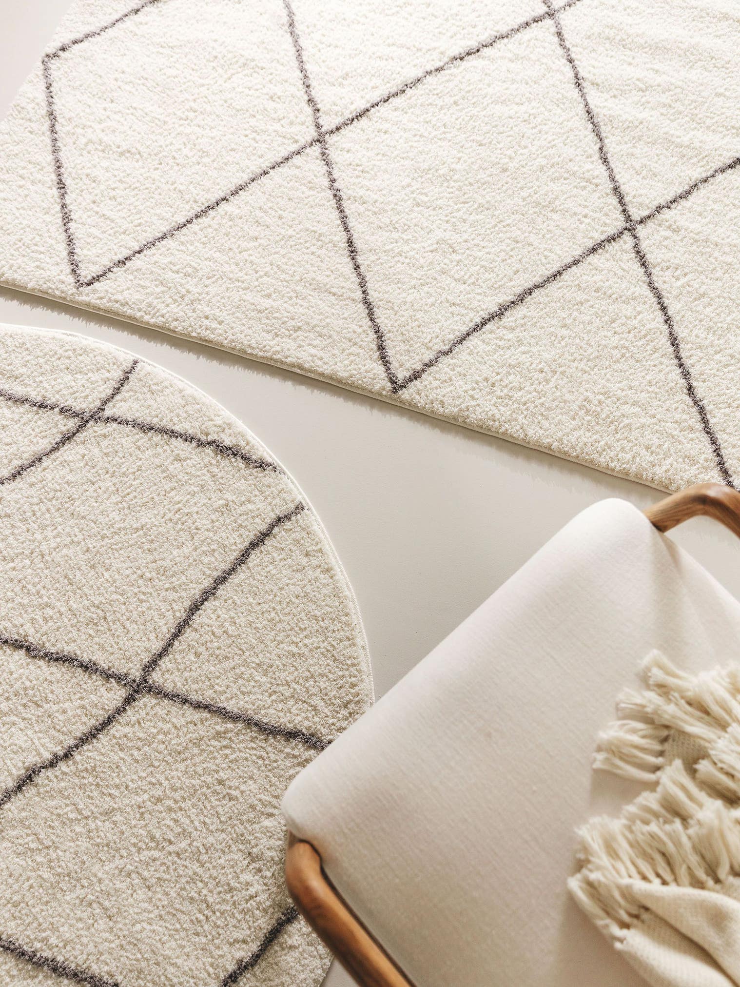 Teppich aus 100% Polyester (Mikrofaser) in Beige mit 21 bis 30 mm hohem Flor von benuta Nest