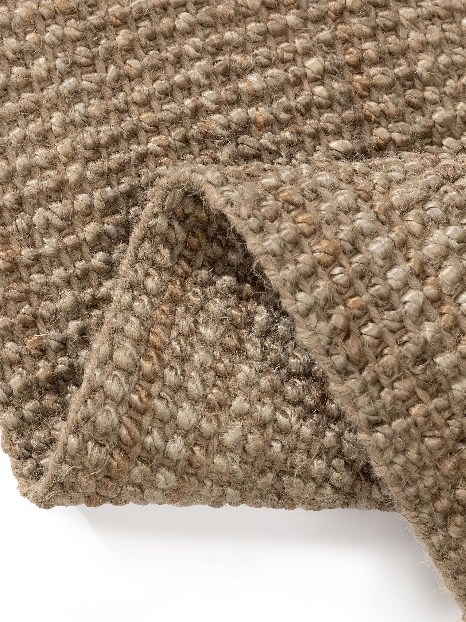 Matta av 100% Jute i Brun med 1- 5 mm hög lugg från benuta Pure