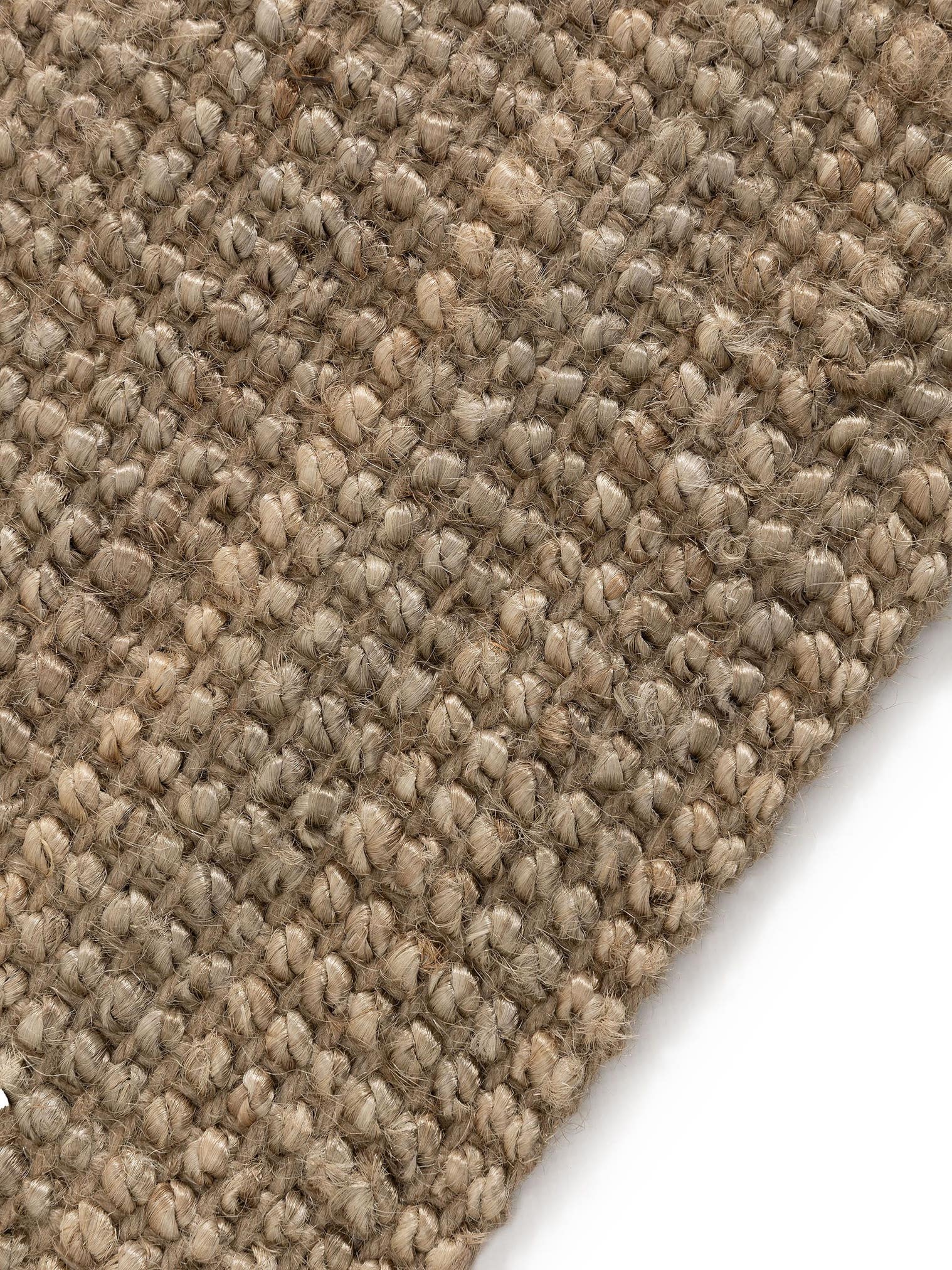 Matta av 100% Jute i Brun med 1- 5 mm hög lugg från benuta Pure