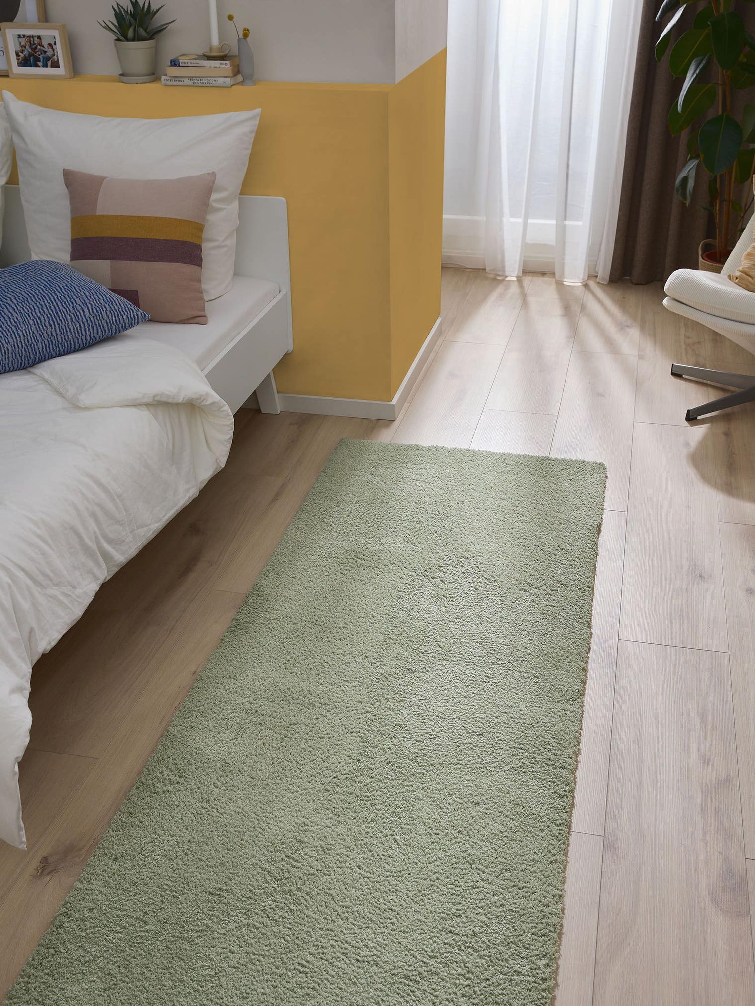 Rug made of 100% Polyester (Microfiber) in Green with a 21 - 30 mm high pile by benuta Nest