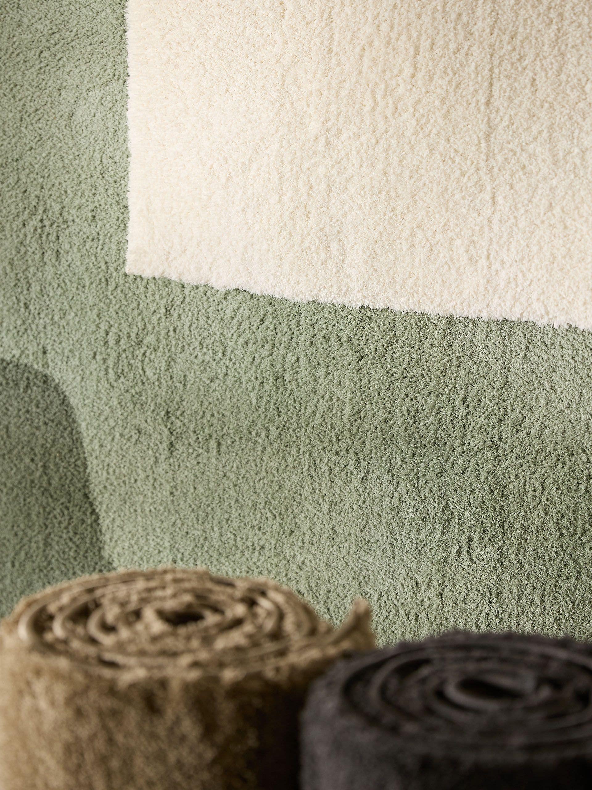 Teppe av 100 % polyester (mikrofiber) i Grønn med 21 til 30 mm høy lugg fra benuta Nest
