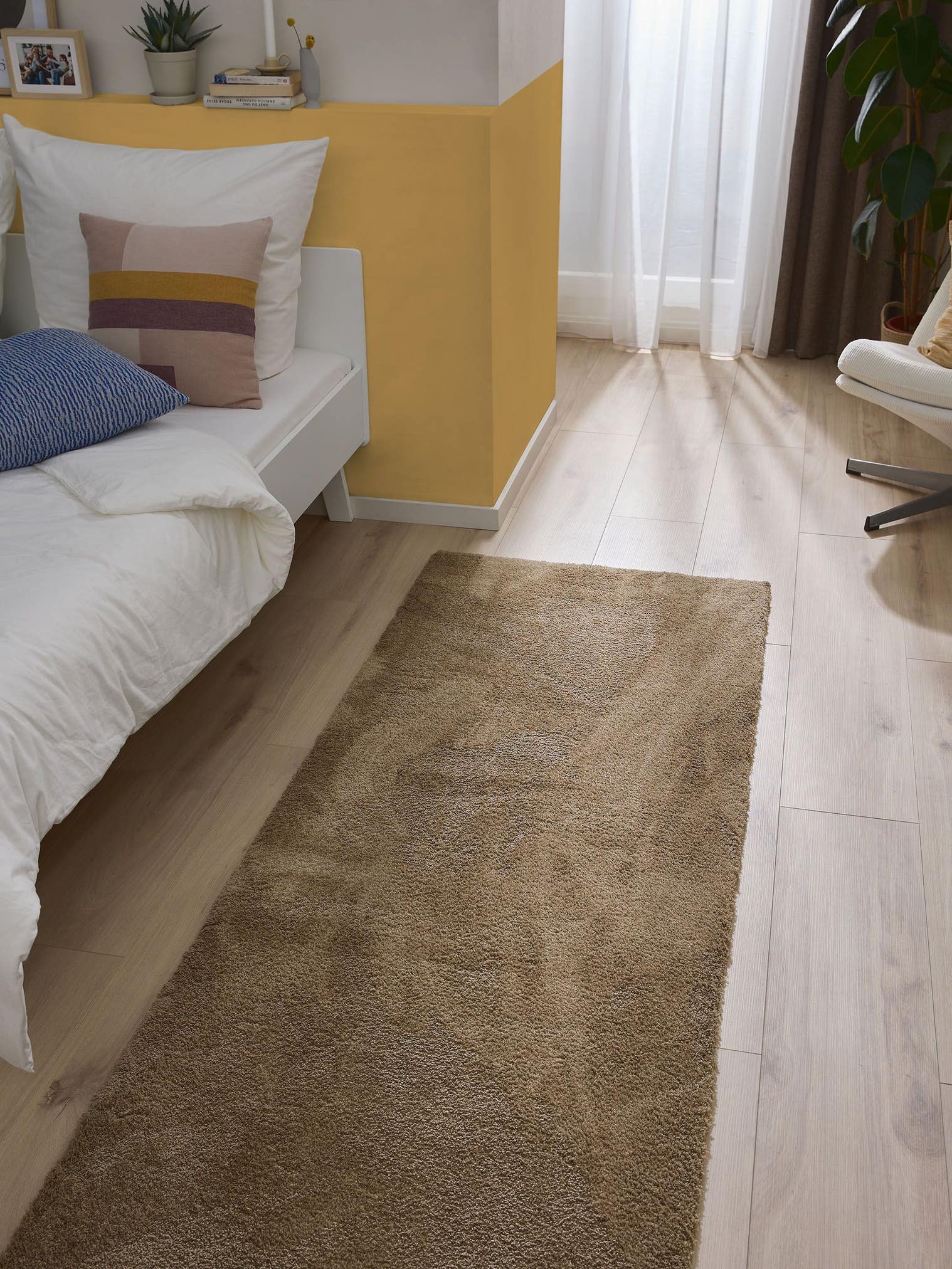 Rug made of 100% Polyester (Microfiber) in Beige with a 21 - 30 mm high pile by benuta Nest