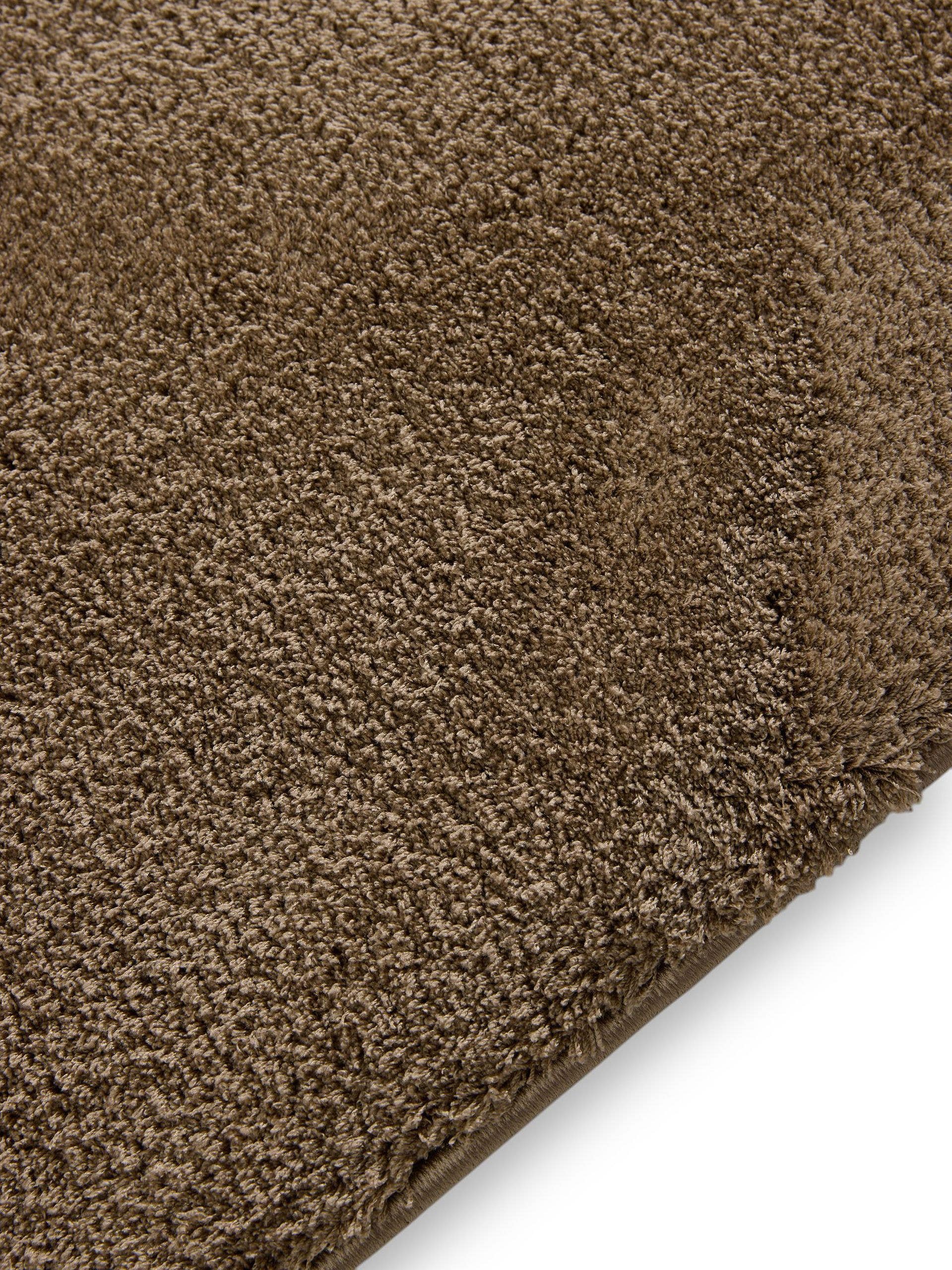 Tapijt van 100% Polyester (microfiber) in Beige met een 21 - 30 mm hoge pool van benuta Nest