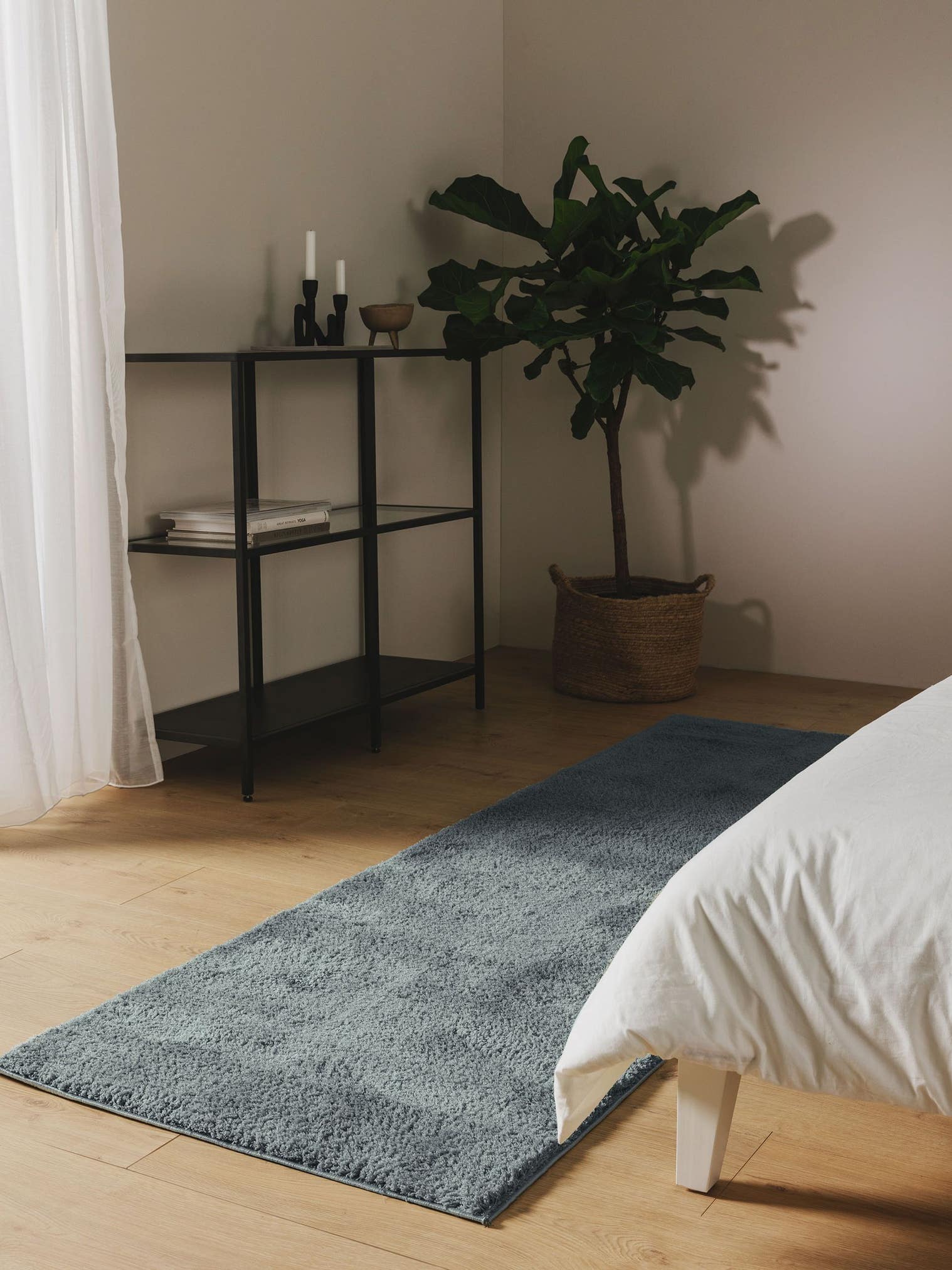 Matta av 100% Polyester (microfiber) i Turkos med 21 - 30 mm hög lugg från benuta Nest