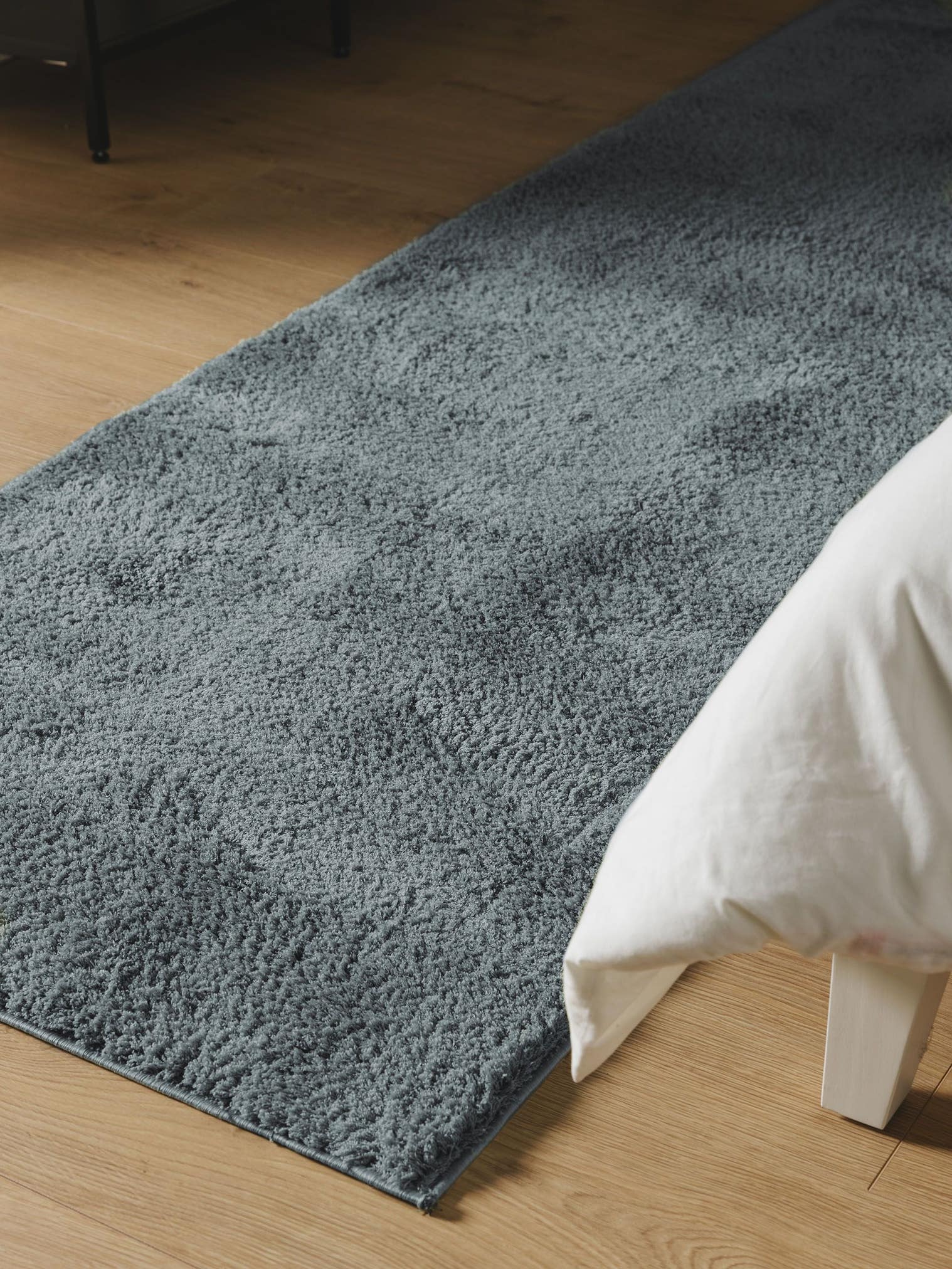 Matta av 100% Polyester (microfiber) i Turkos med 21 - 30 mm hög lugg från benuta Nest