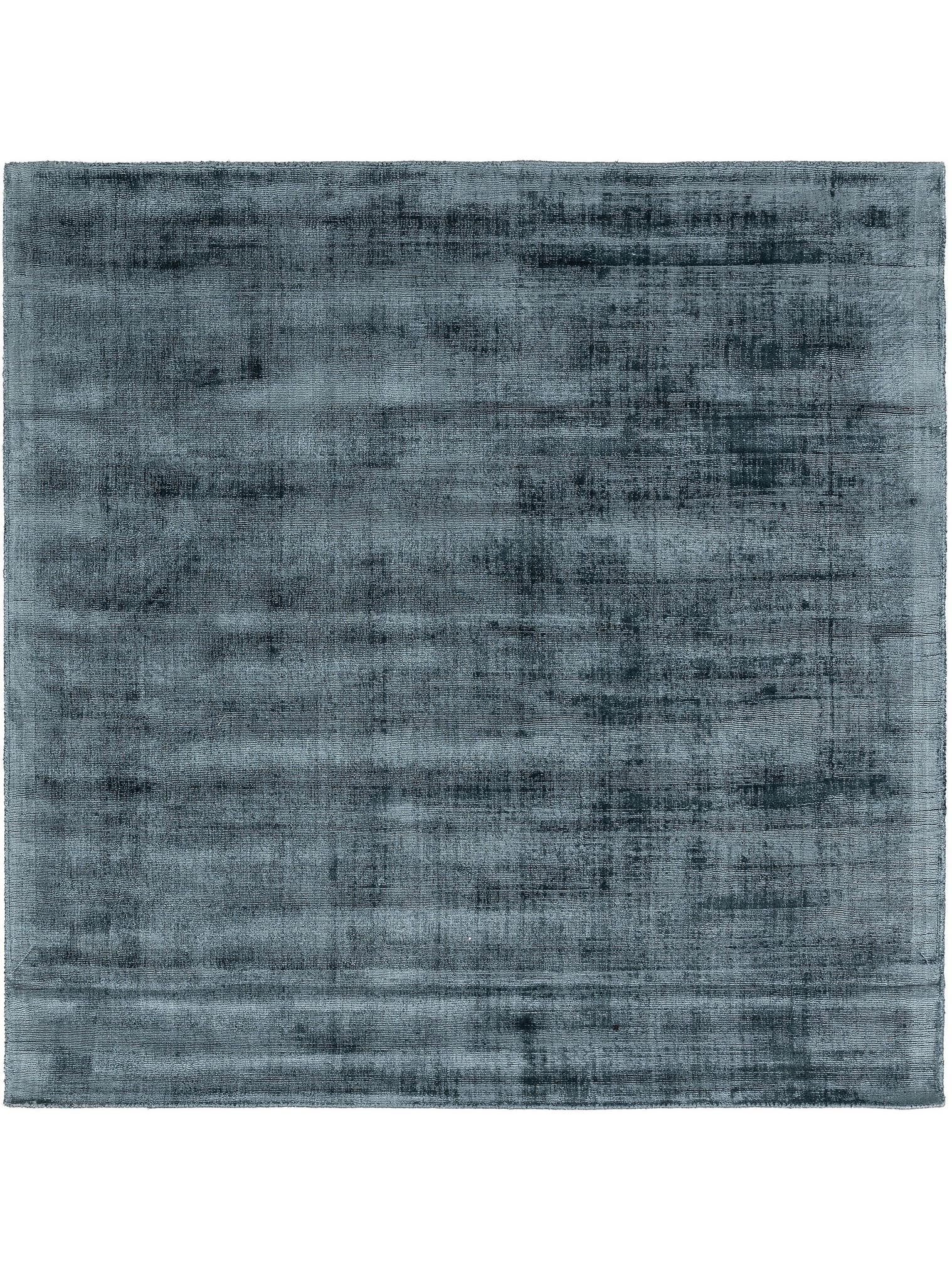 Rug made of 100% Viscose in Blue with a 6 - 10 mm high pile by benuta Pure