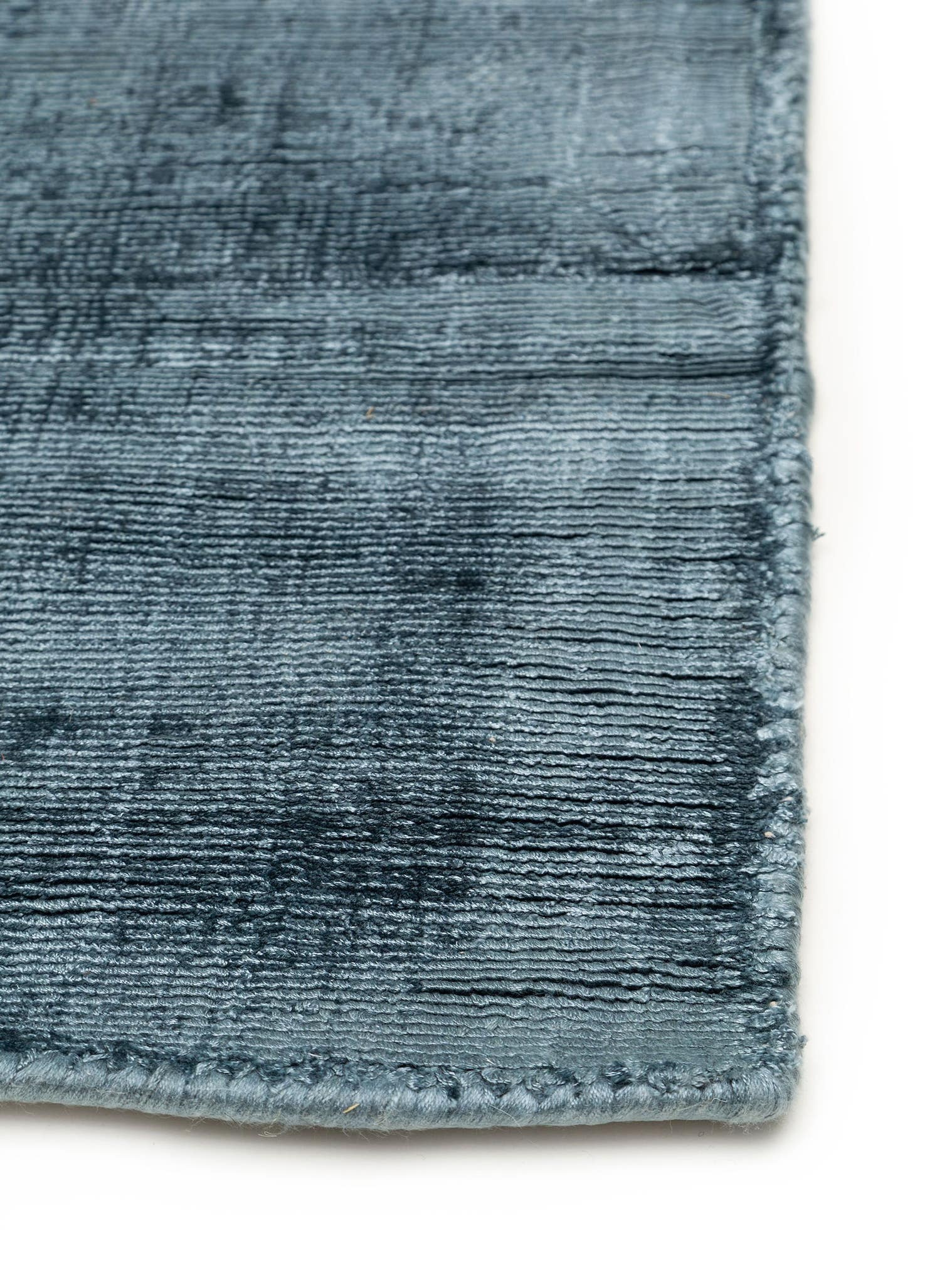 Rug made of 100% Viscose in Blue with a 6 - 10 mm high pile by benuta Pure