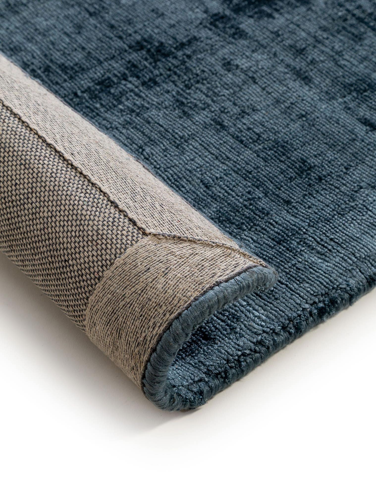Rug made of 100% Viscose in Blue with a 6 - 10 mm high pile by benuta Pure