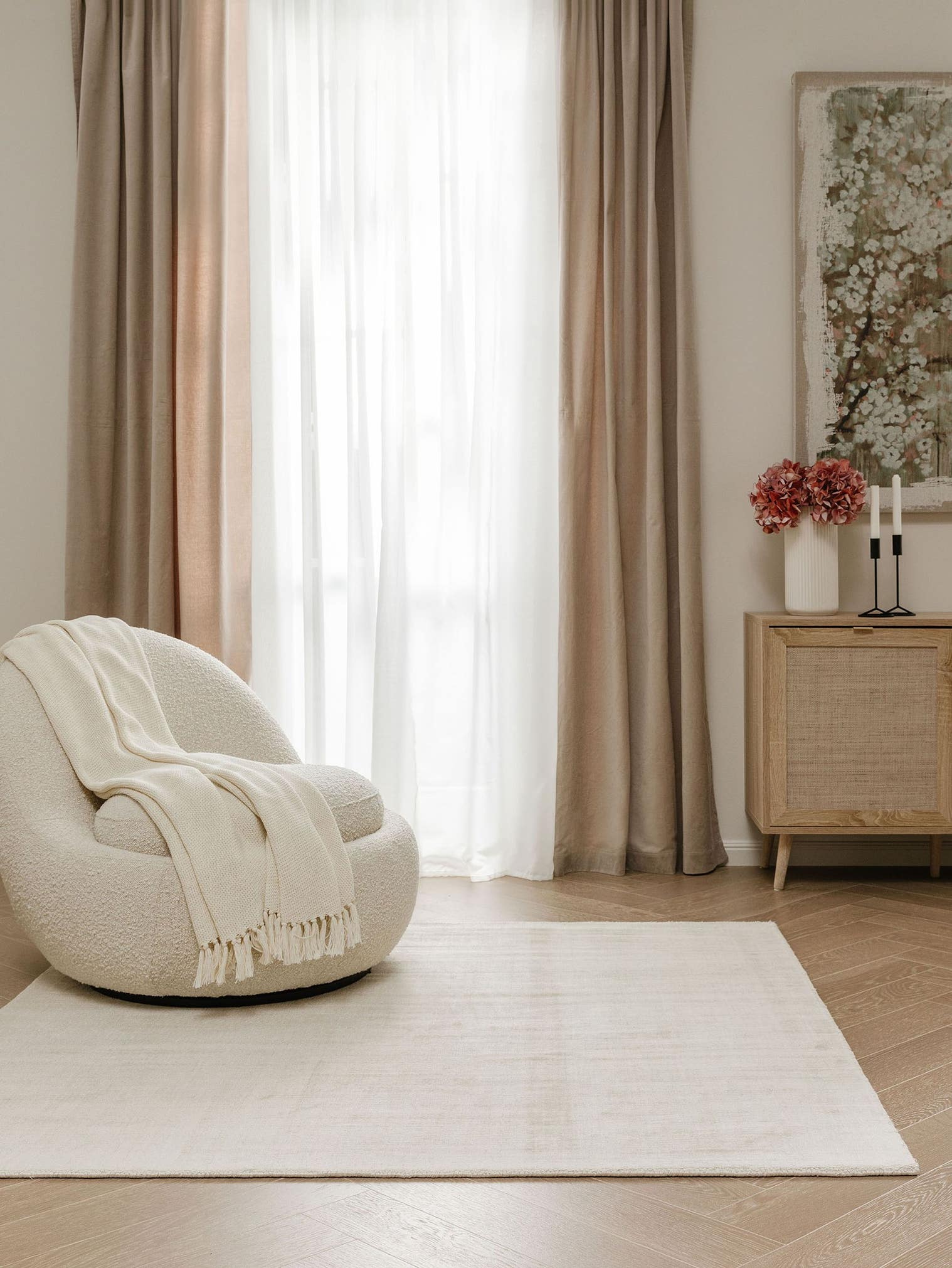 Alfombra de 100% Viscosa en Beige con un pelo de {{Placeholder_Pile Height}} de altura de benuta Pure