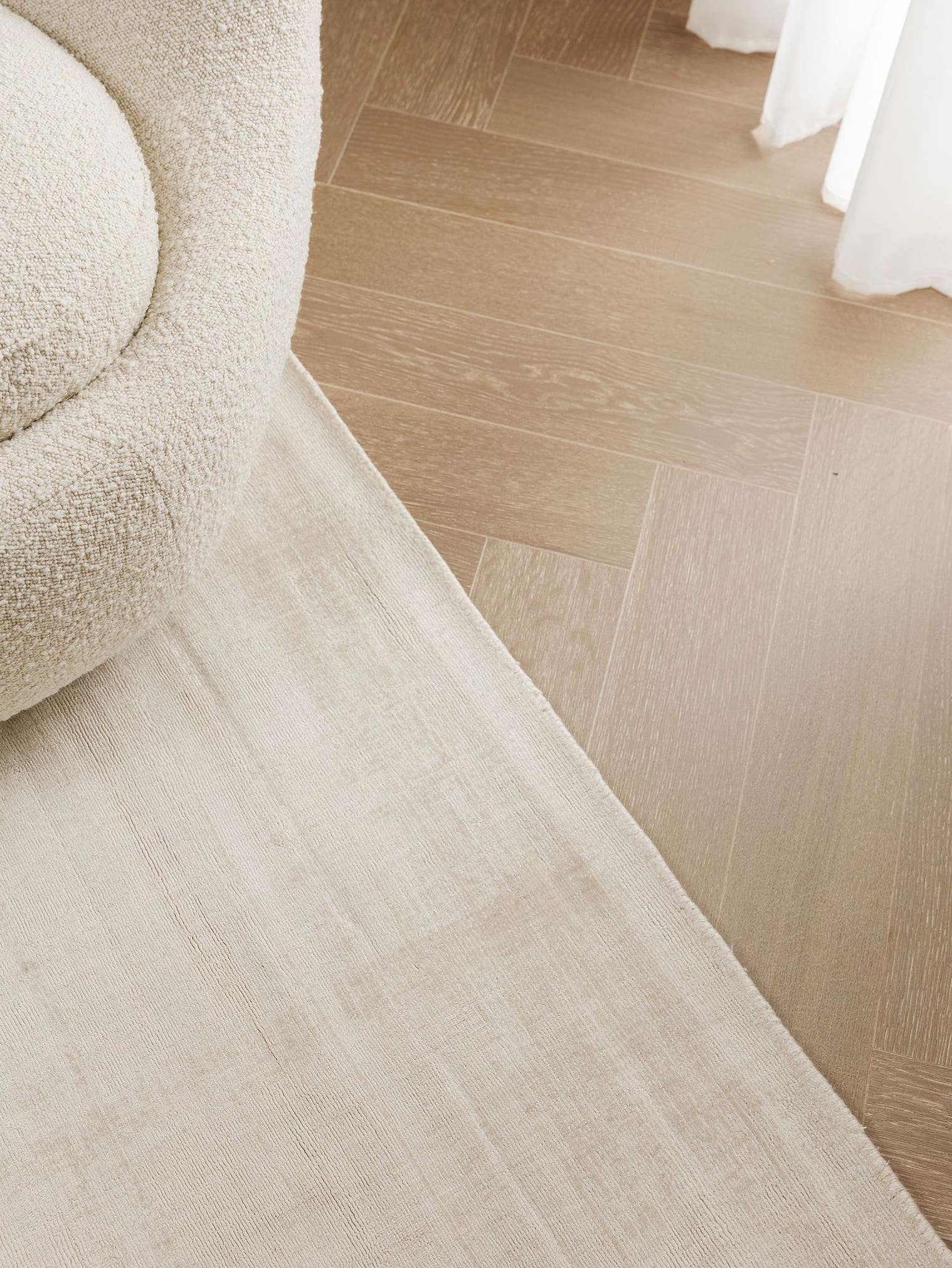 Alfombra de 100% Viscosa en Beige con un pelo de {{Placeholder_Pile Height}} de altura de benuta Pure