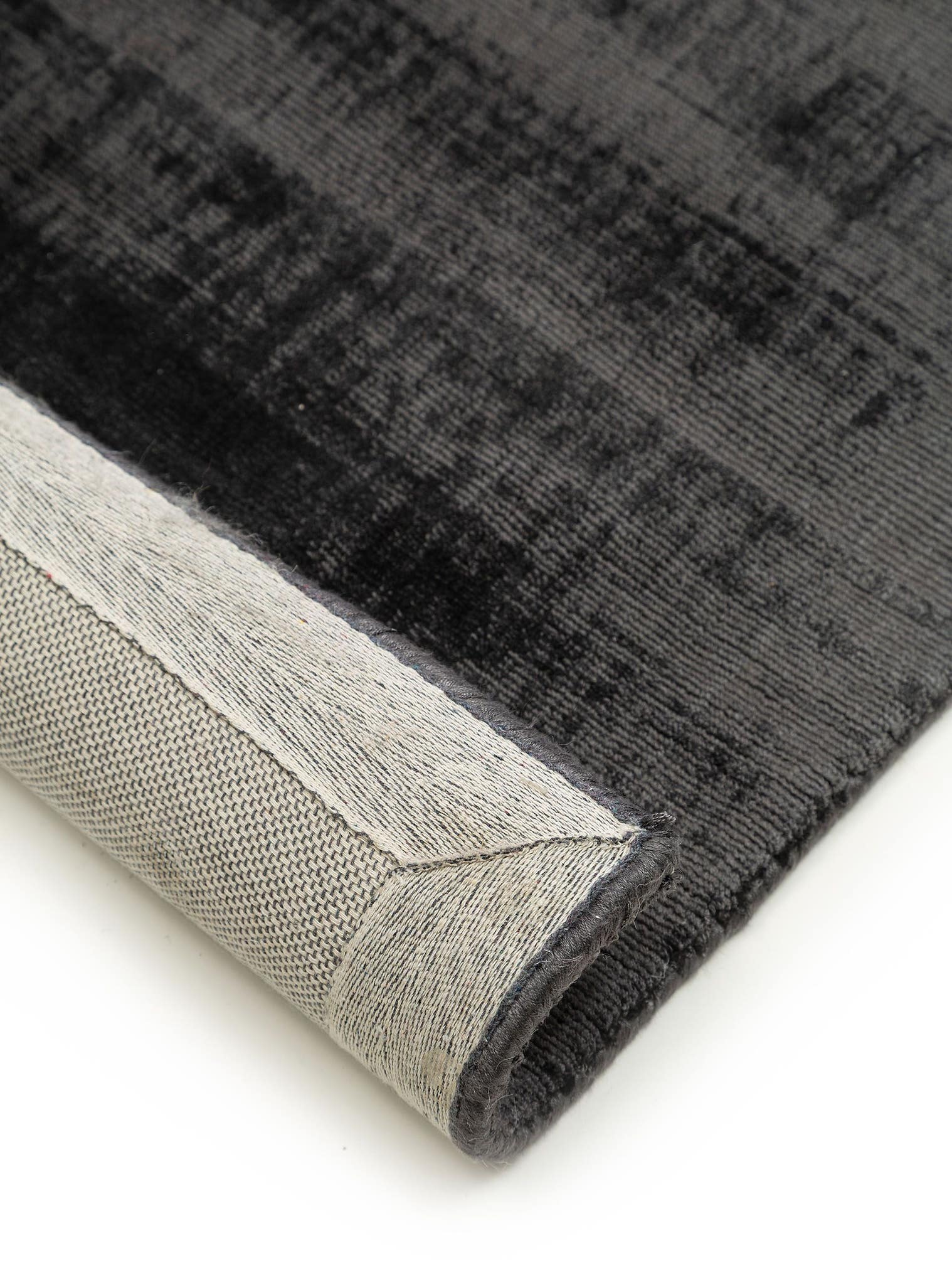 Tapijt van 100% Viscose in Grijs met een 6 - 10 mm hoge pool van benuta Pure