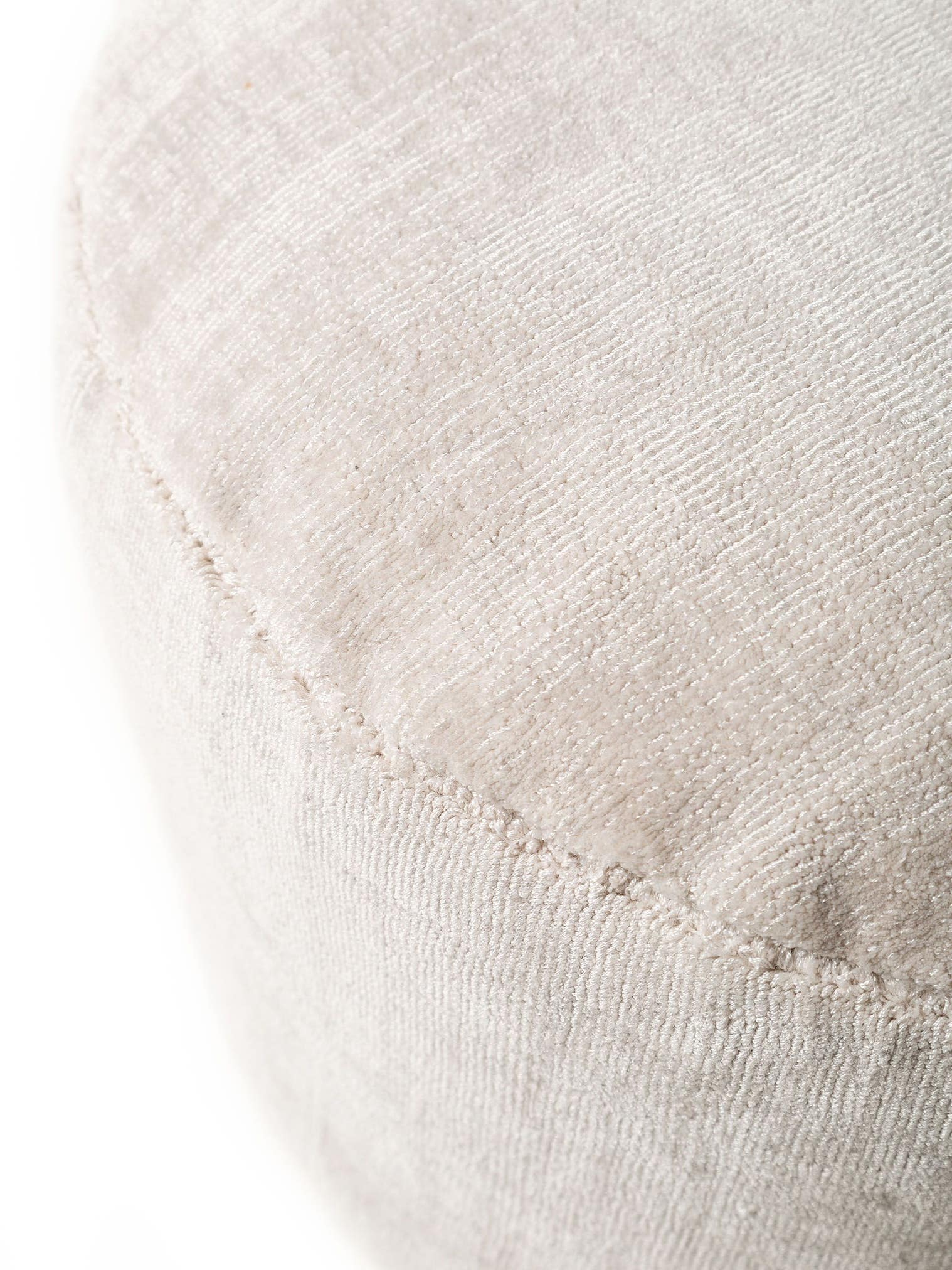 Pouf Nova Hellgrau im Design Uni aus 100% Viskose von benuta Pure