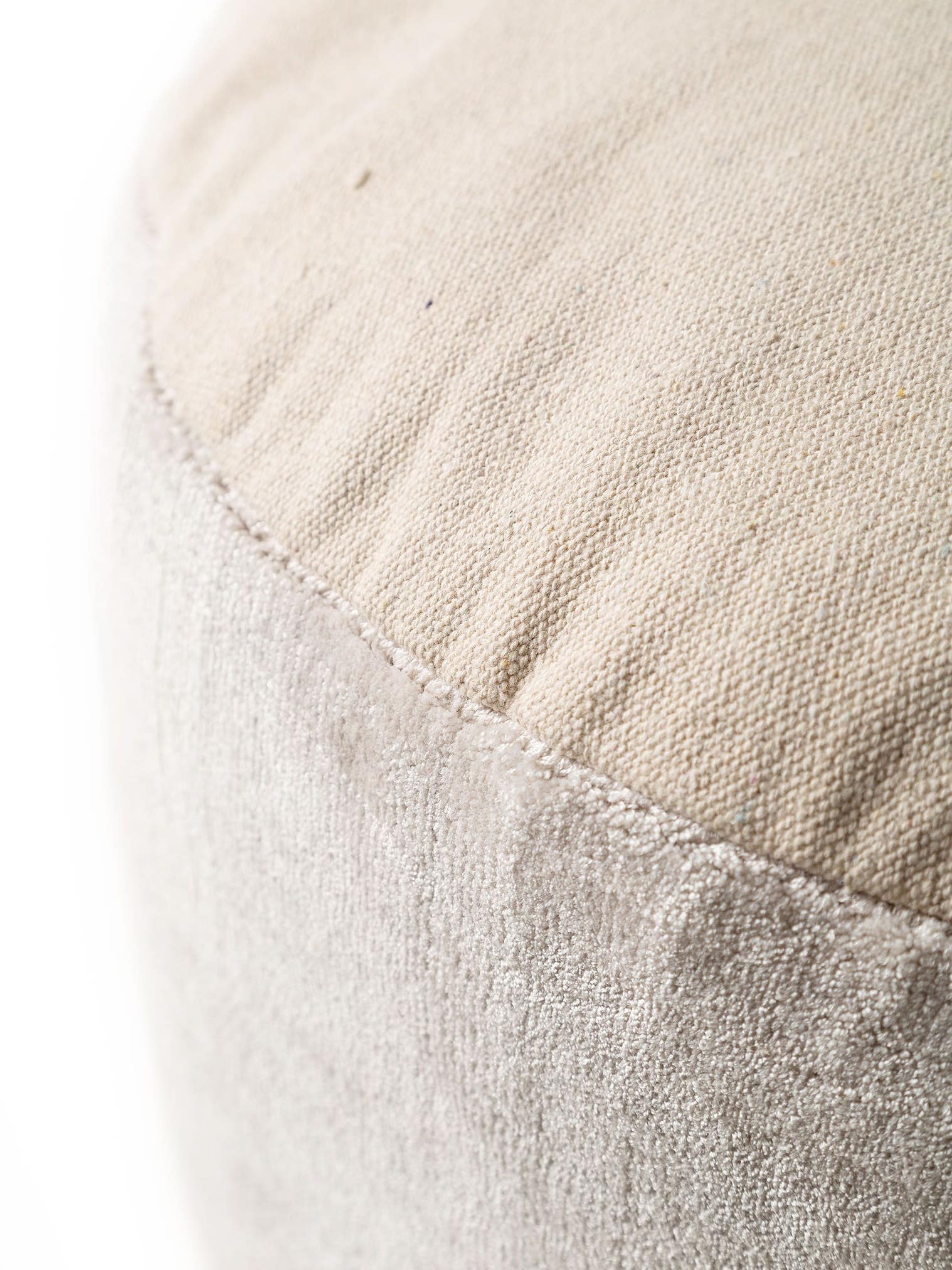 Pouf Nova Hellgrau im Design Uni aus 100% Viskose von benuta Pure