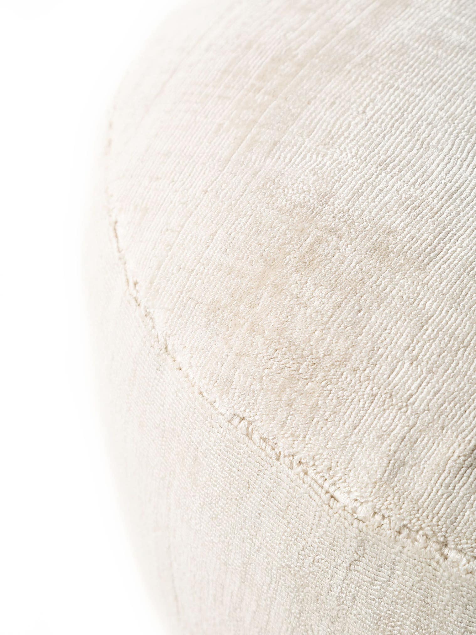 Pouf Nova Cream im Design Uni aus 100% Viskose von benuta Pure