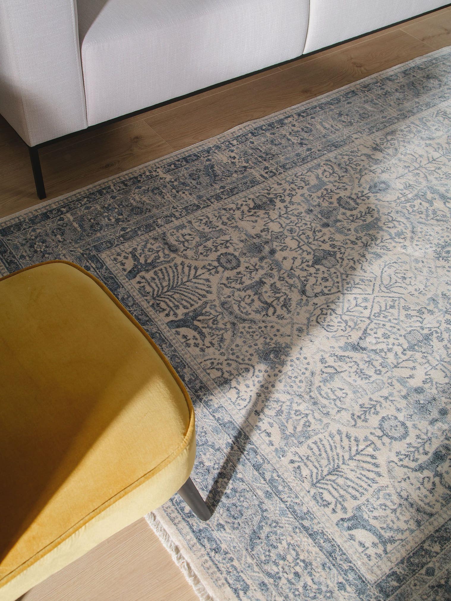 Tapete de 100% viscose em Azul com pelo de até 5 mm de altura da benuta Pop