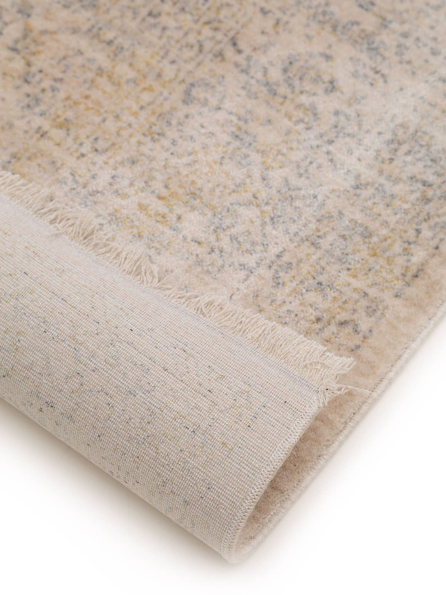 Teppich aus 100% Viskose in Beige mit bis 5 mm hohem Flor von benuta Pop