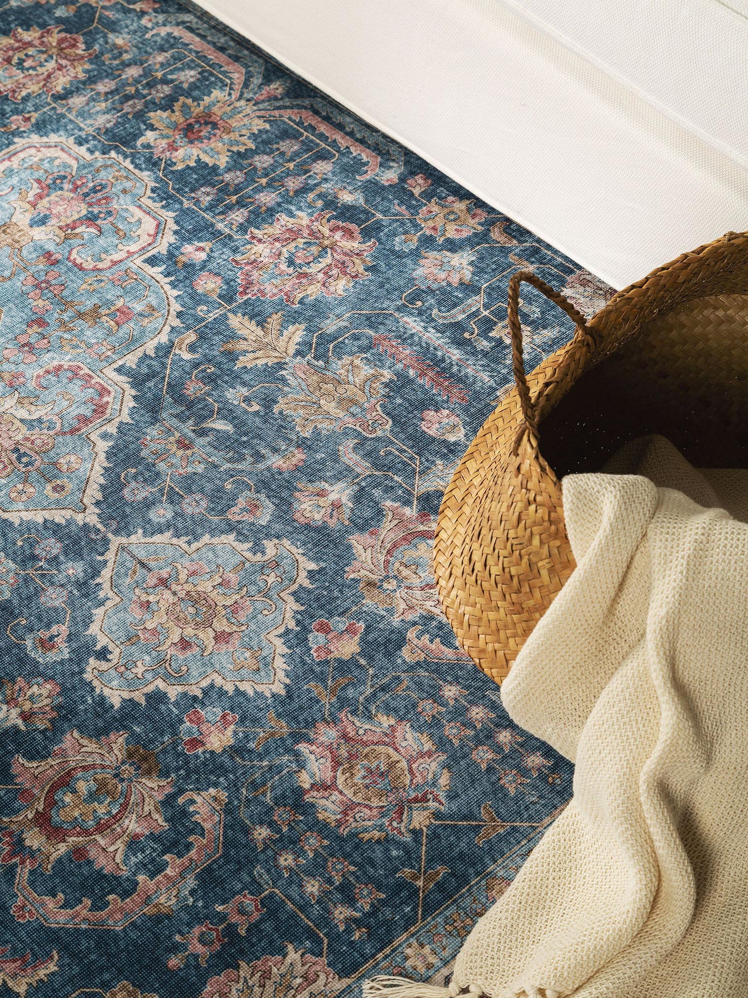 Teppich aus 100% Polyester in Blau mit bis 5 mm hohem Flor von benuta Pop