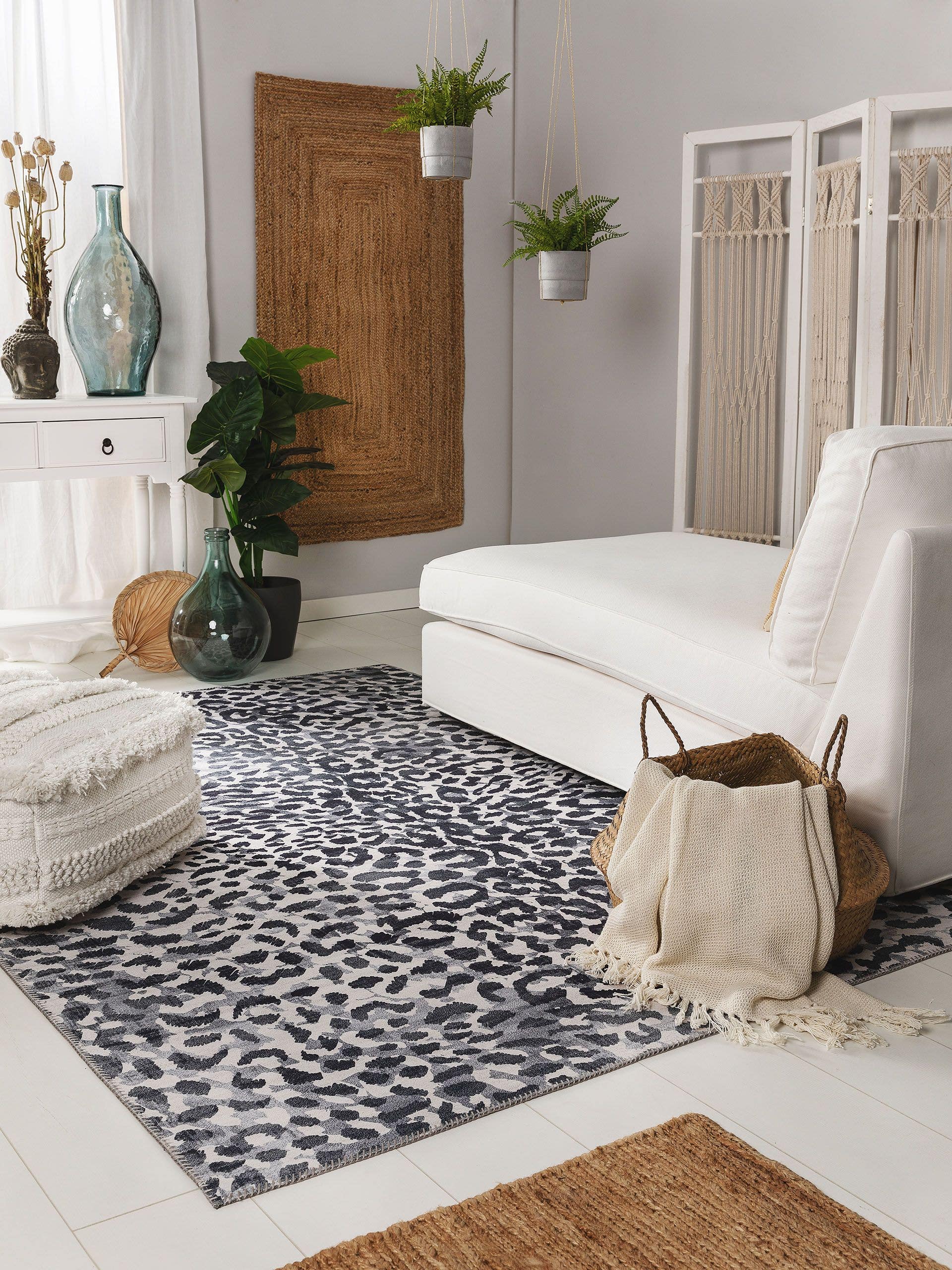 Rug made of 100% Polyester in Grey with a 1- 5 mm high pile by benuta Pop