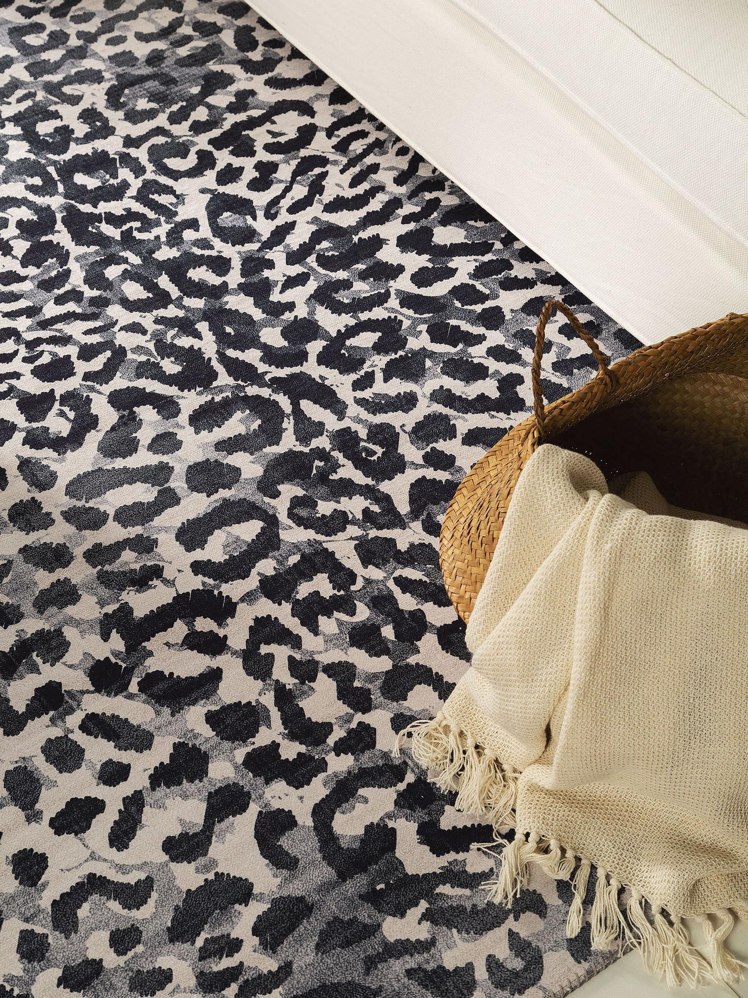 Teppich aus 100% Polyester in Grau mit bis 5 mm hohem Flor von benuta Pop