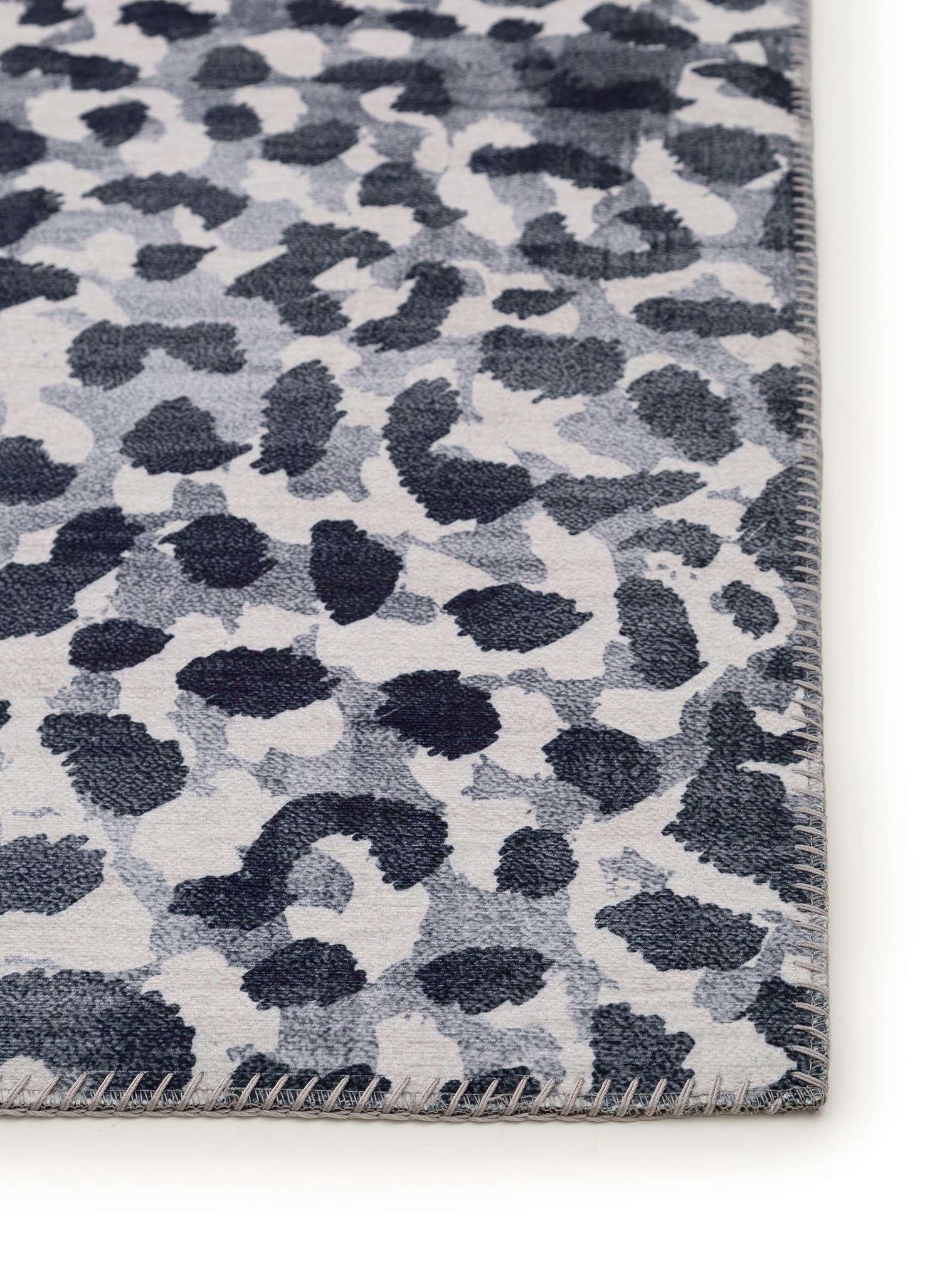 Teppich aus 100% Polyester in Grau mit bis 5 mm hohem Flor von benuta Pop
