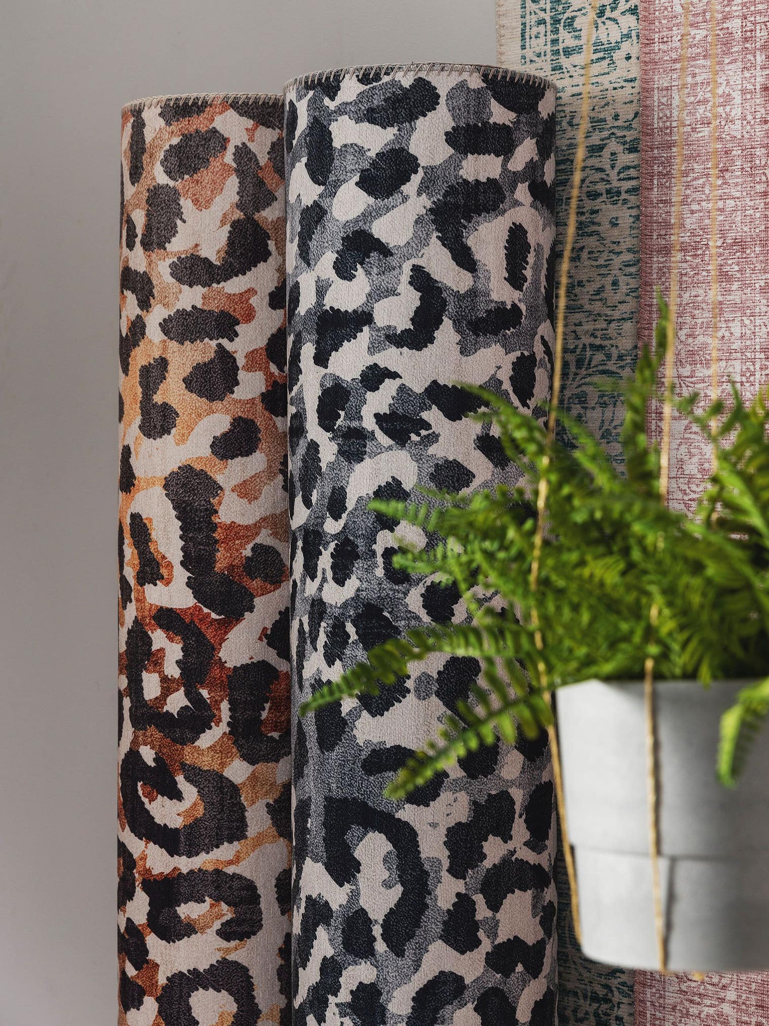 Teppich aus 100% Polyester in Grau mit bis 5 mm hohem Flor von benuta Pop