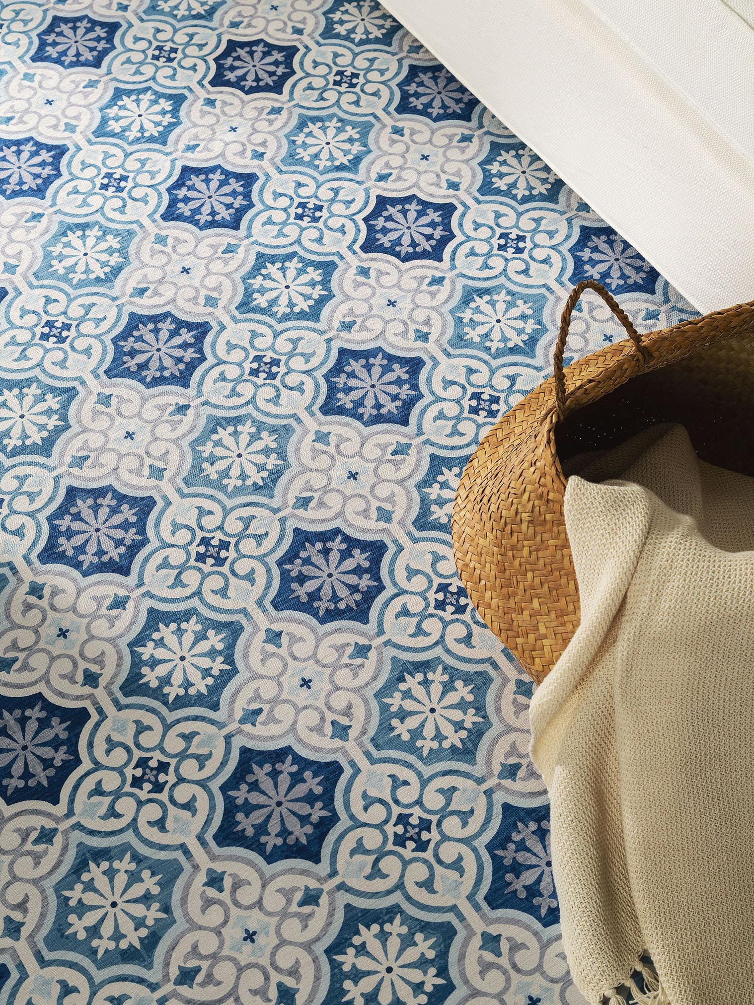 Rug made of 100% Polyester in Blue with a 1- 5 mm high pile by benuta