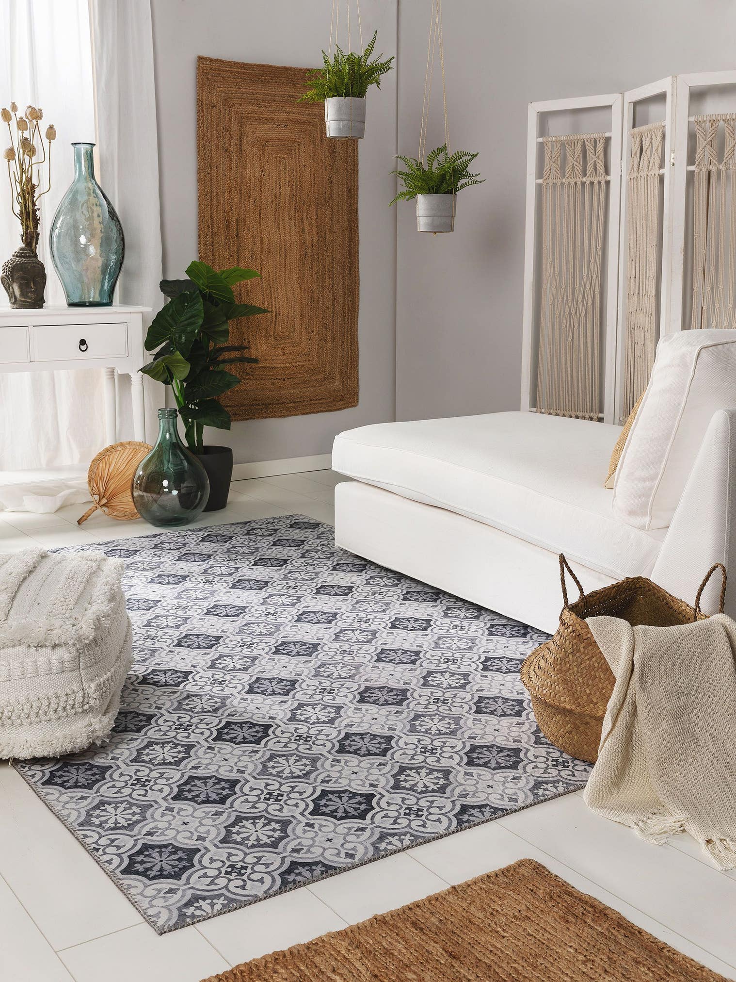 Rug made of 100% Polyester in Grey with a 1- 5 mm high pile by benuta