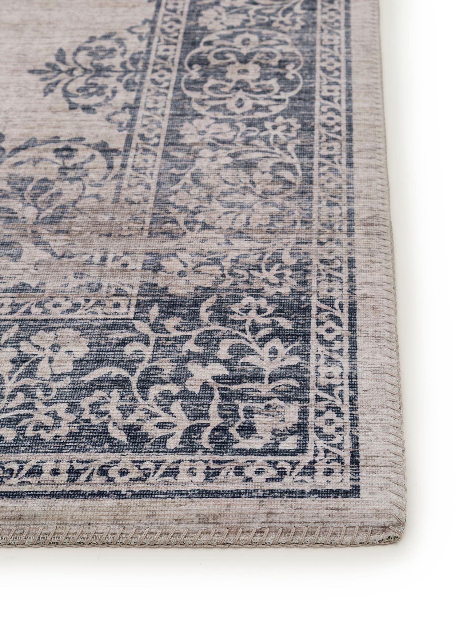 Teppich aus 100% Polyester in Grau mit bis 5 mm hohem Flor von benuta Pop