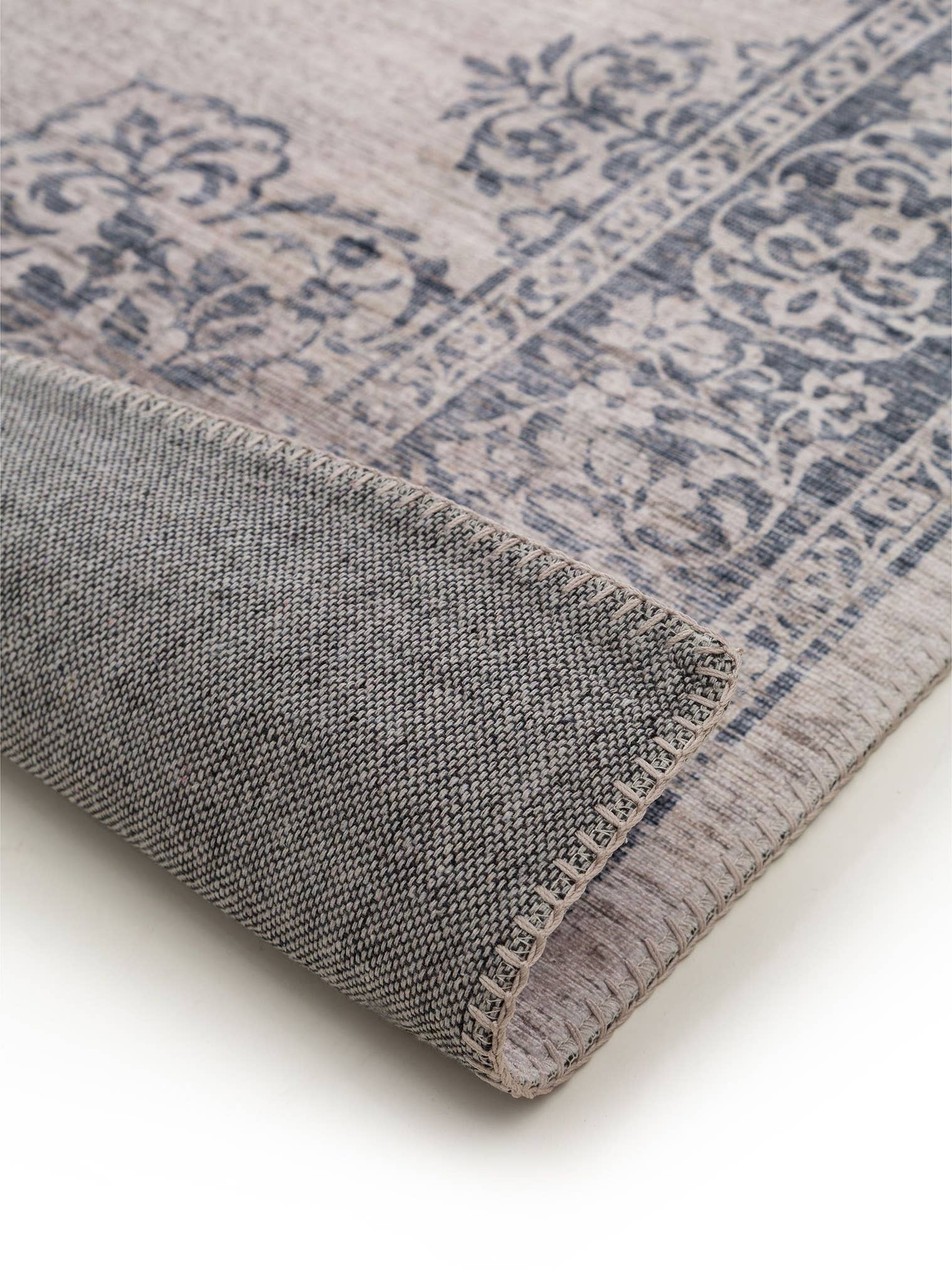 Teppich aus 100% Polyester in Grau mit bis 5 mm hohem Flor von benuta Pop