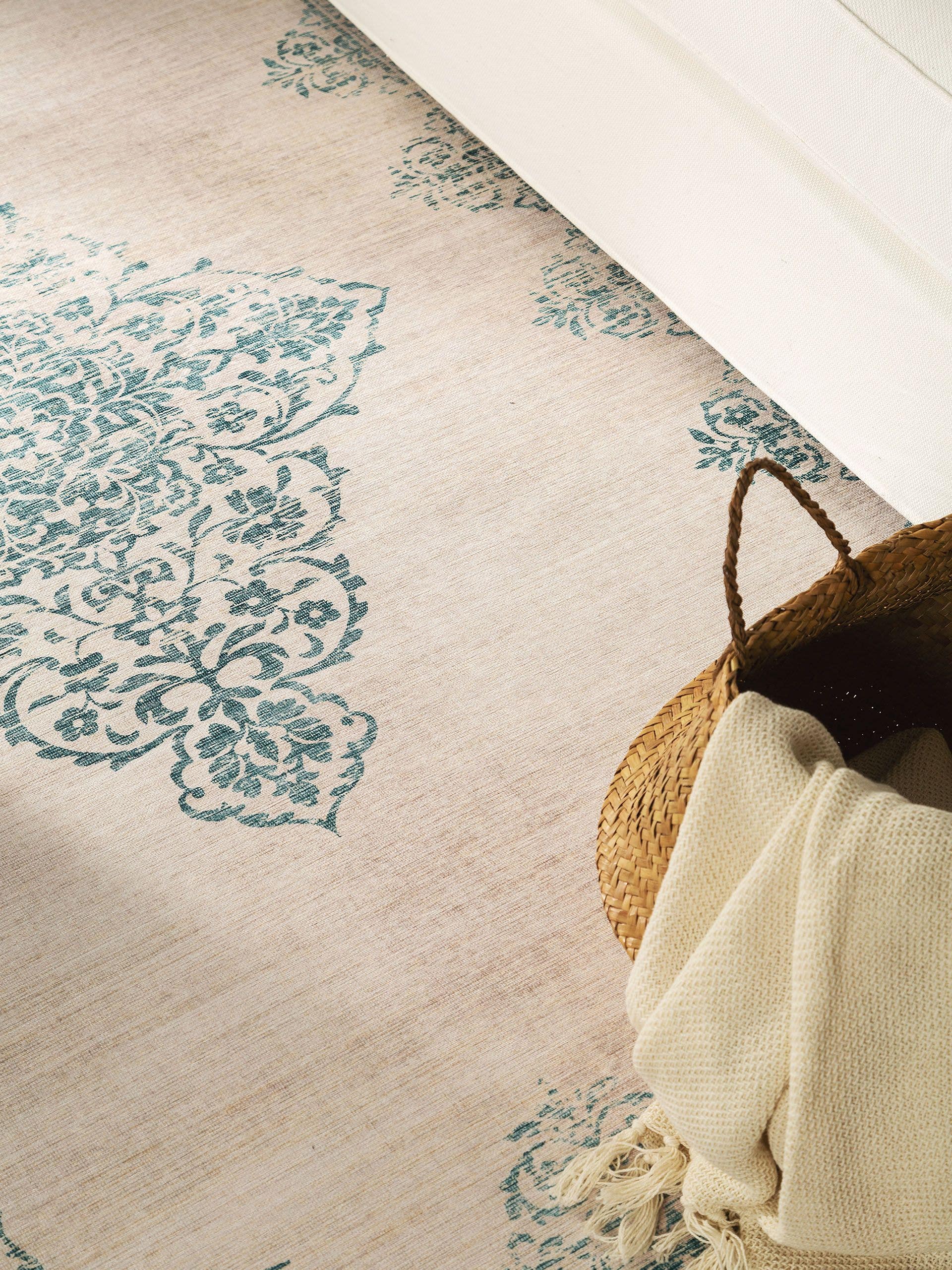 Rug made of 100% Polyester in Turquoise with a 1- 5 mm high pile by benuta Pop