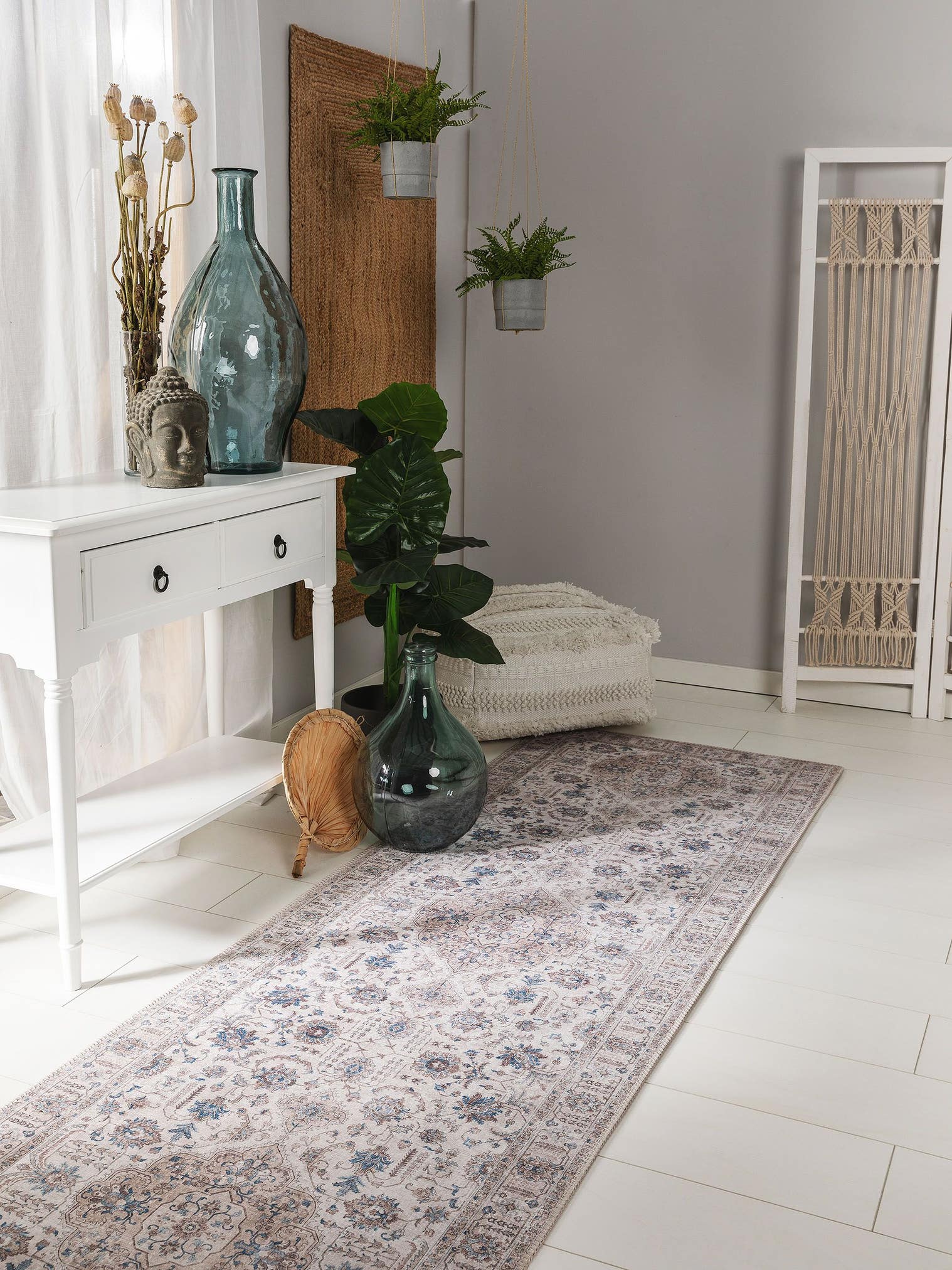 Matta av 100% Polyester i Beige med 1- 5 mm hög lugg från benuta Pop