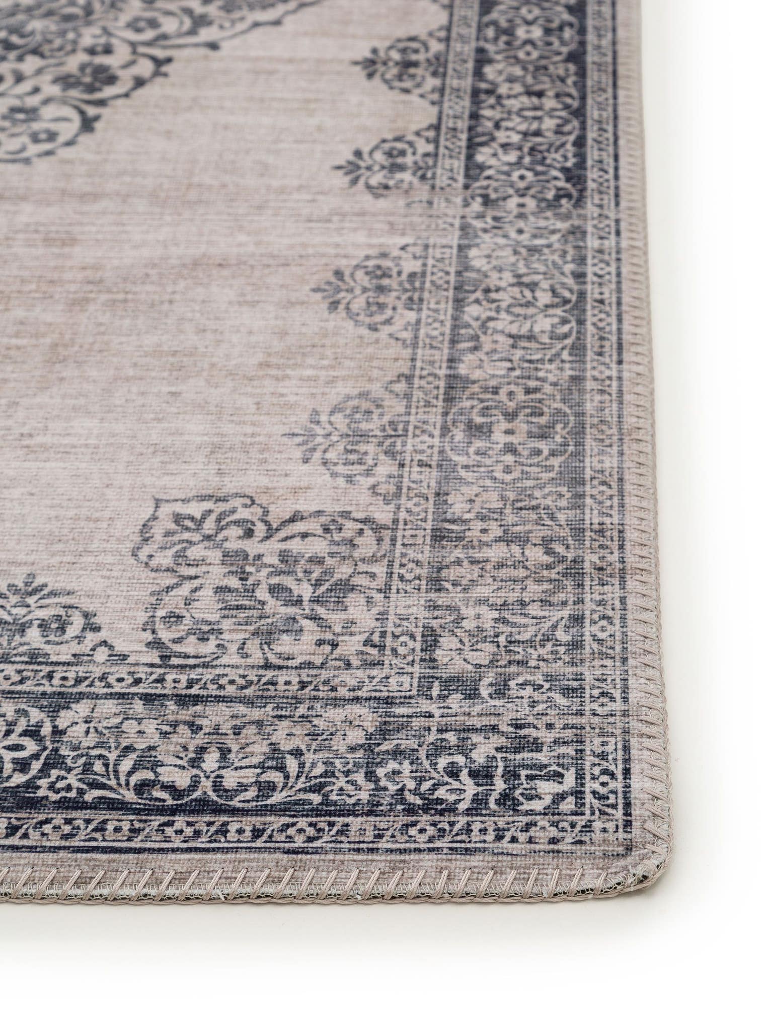 Teppich aus 100% Polyester in Grau mit bis 5 mm hohem Flor von benuta Pop