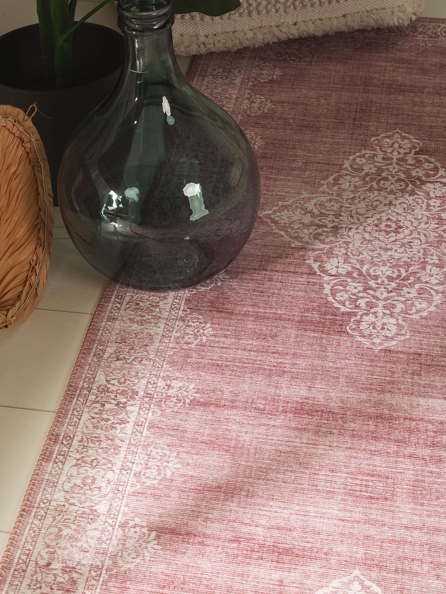 Matta av 100% Polyester i Rosa med 1- 5 mm hög lugg från benuta Pop