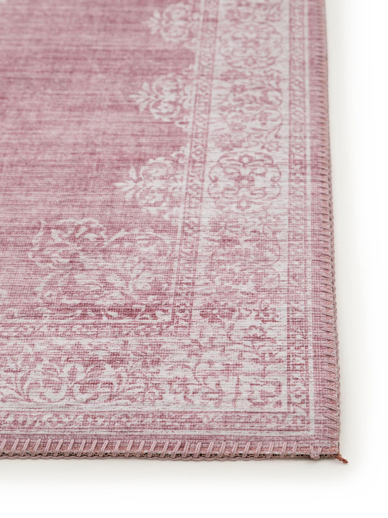 Matta av 100% Polyester i Rosa med 1- 5 mm hög lugg från benuta Pop